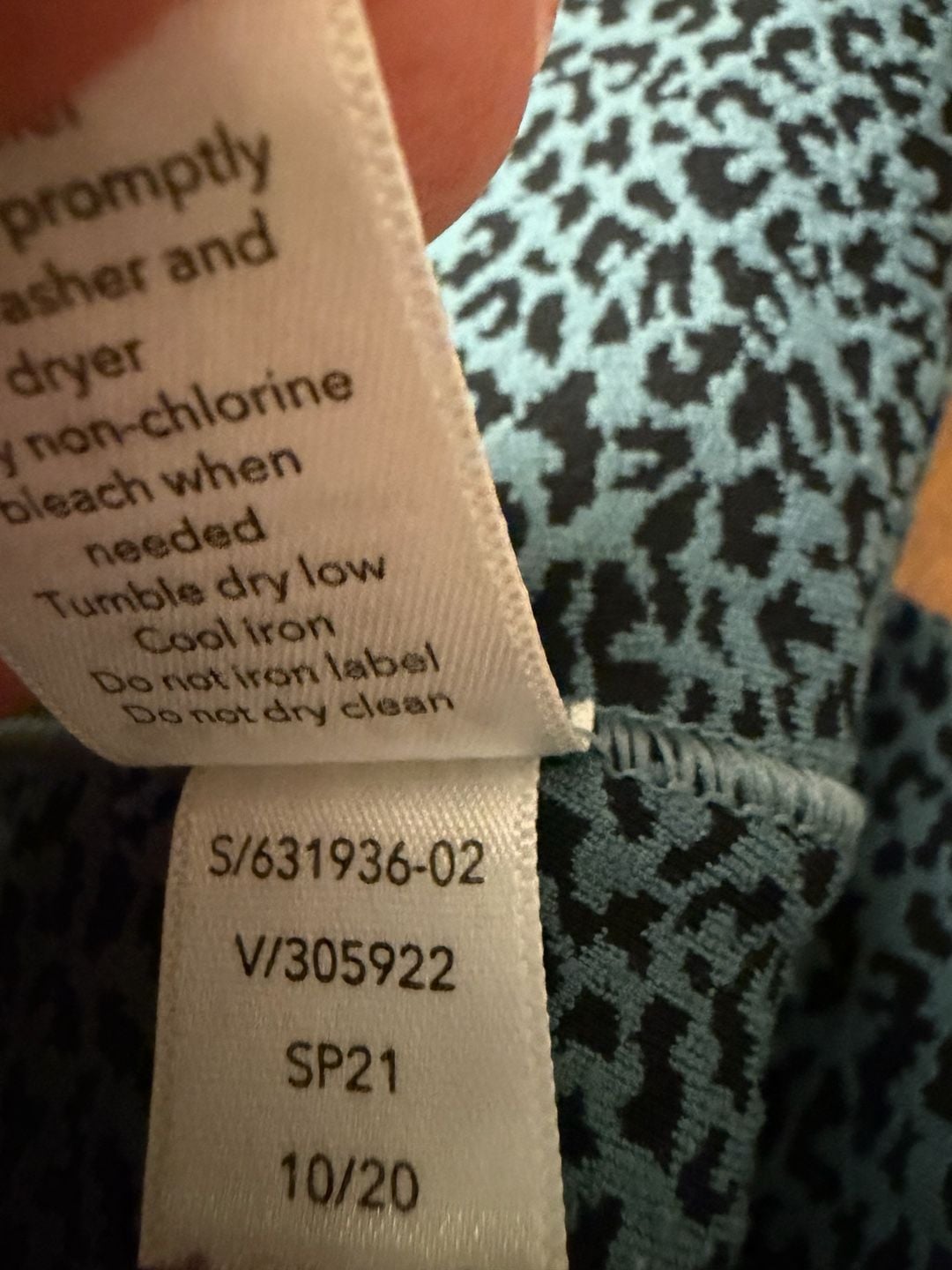 Athleta Salutation Stash II Textured Tight Size MP Blue Leopard 3