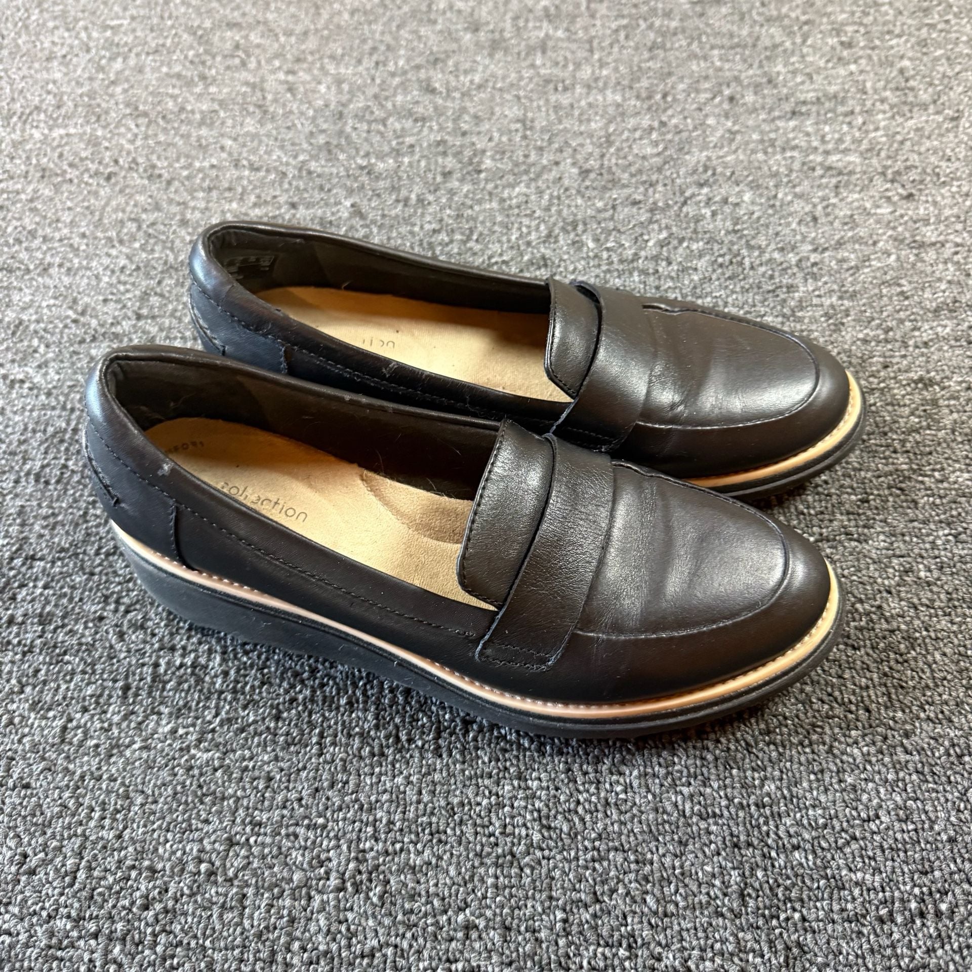 Clark’s Leather Loafers Size 7.5M 2