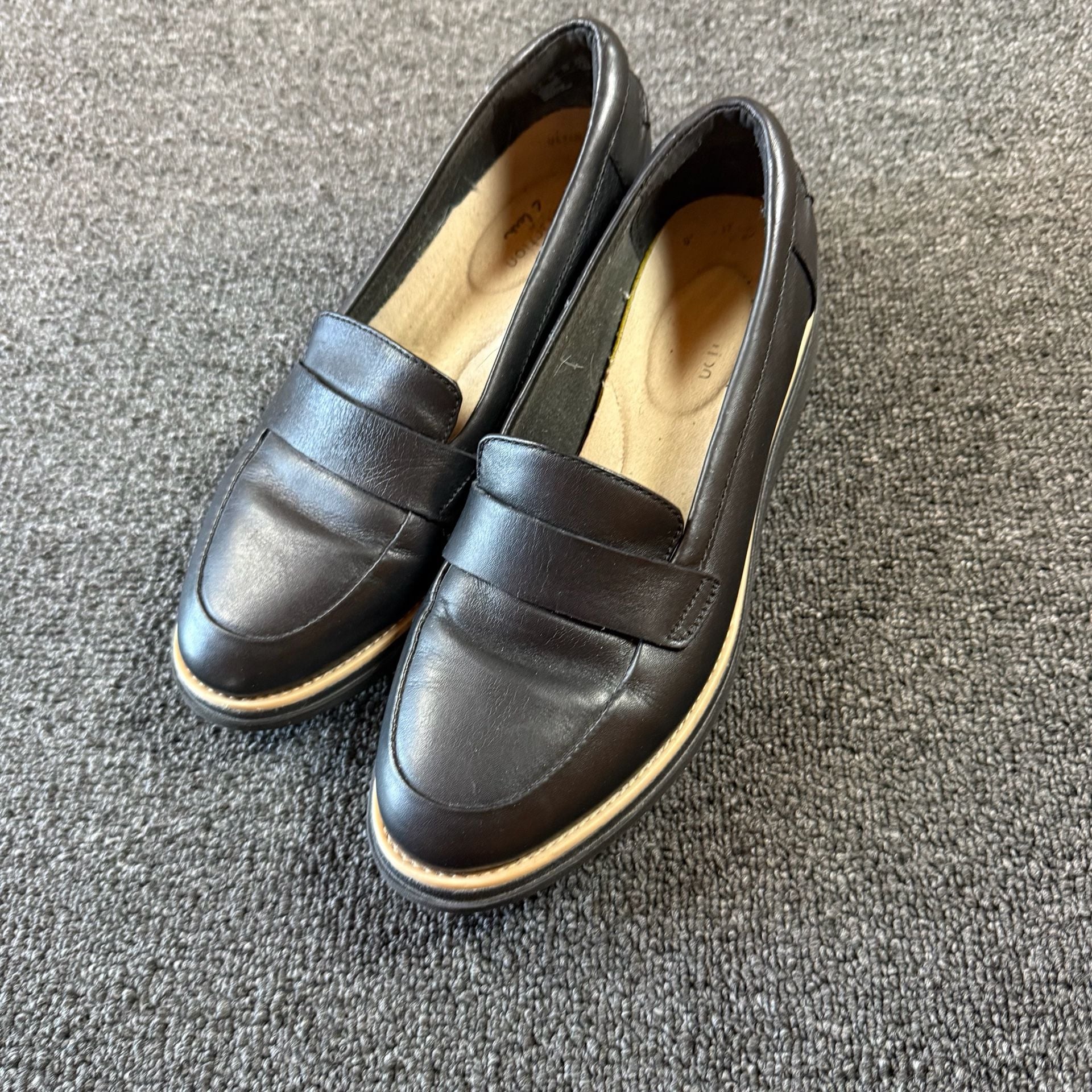 Clark’s Leather Loafers Size 7.5M 4