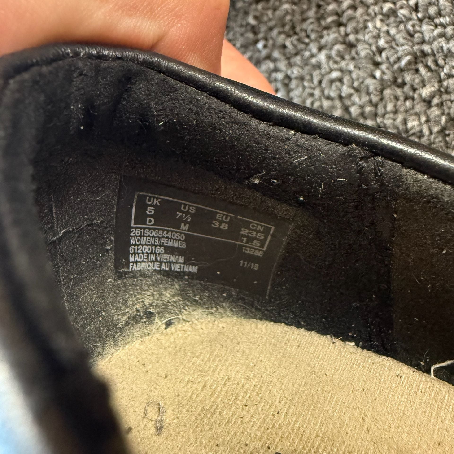 Clark’s Leather Loafers Size 7.5M 7