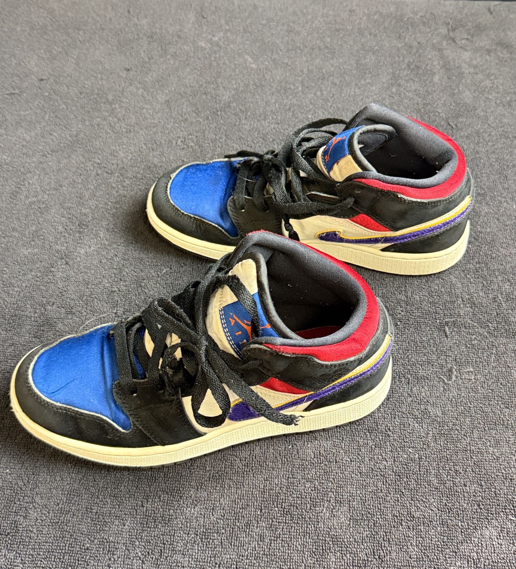 Air Jordan 1 Mid SE Size 5Y Multicolor Sneakers 4