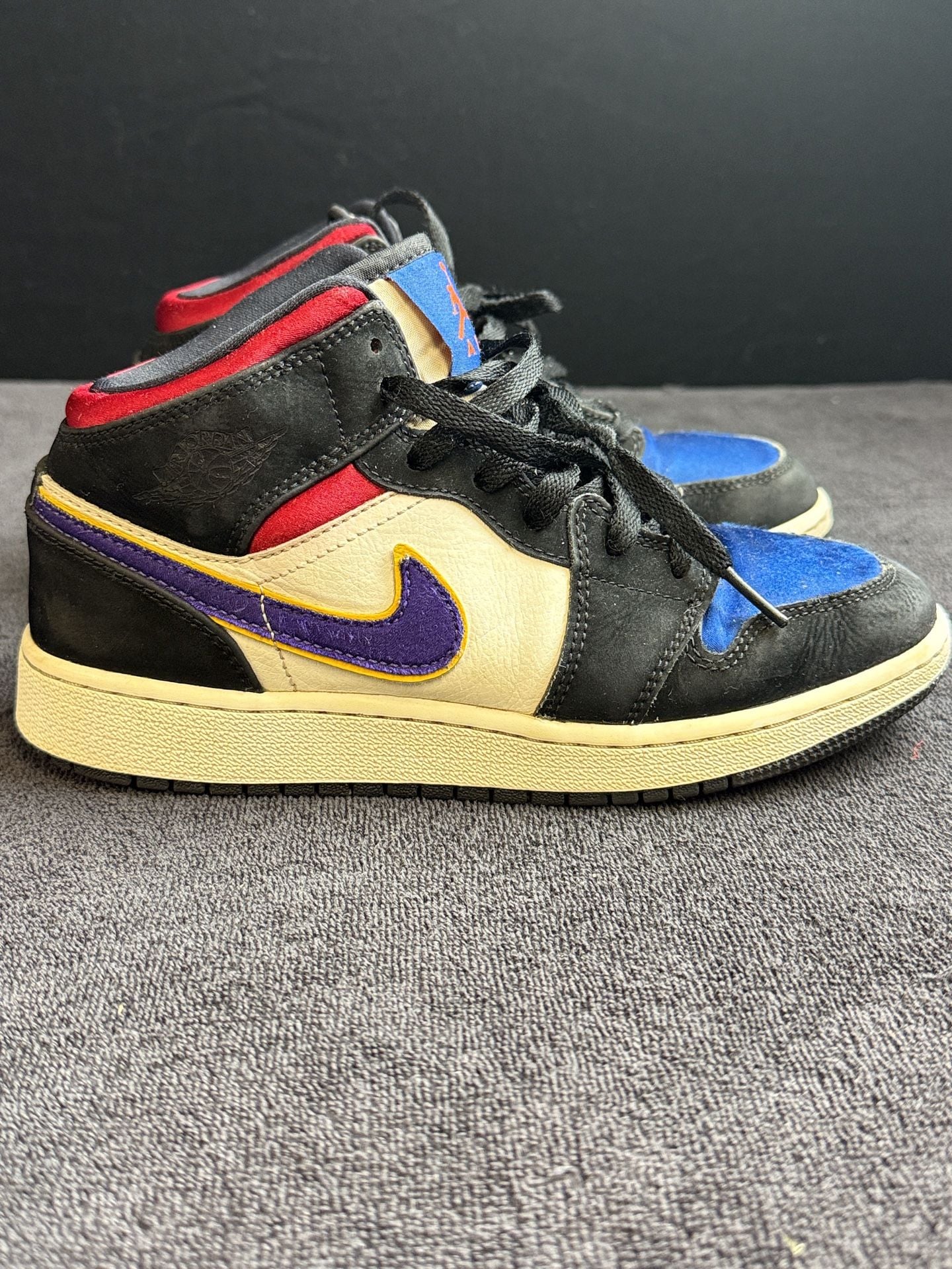 Air Jordan 1 Mid SE Size 5Y Multicolor Sneakers 6