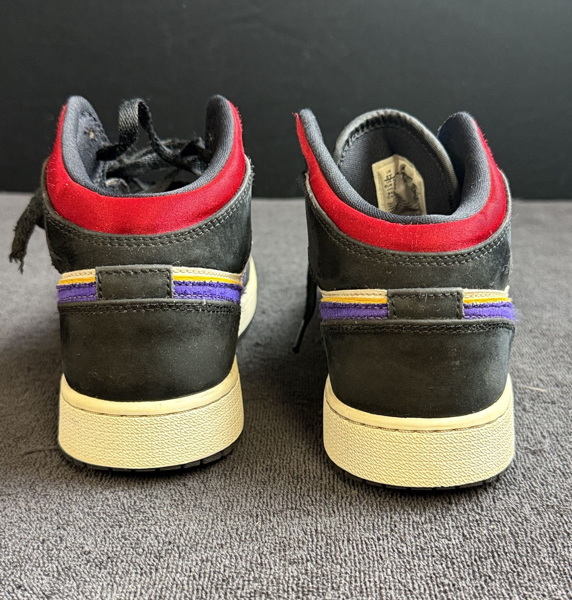 Air Jordan 1 Mid SE Size 5Y Multicolor Sneakers 7