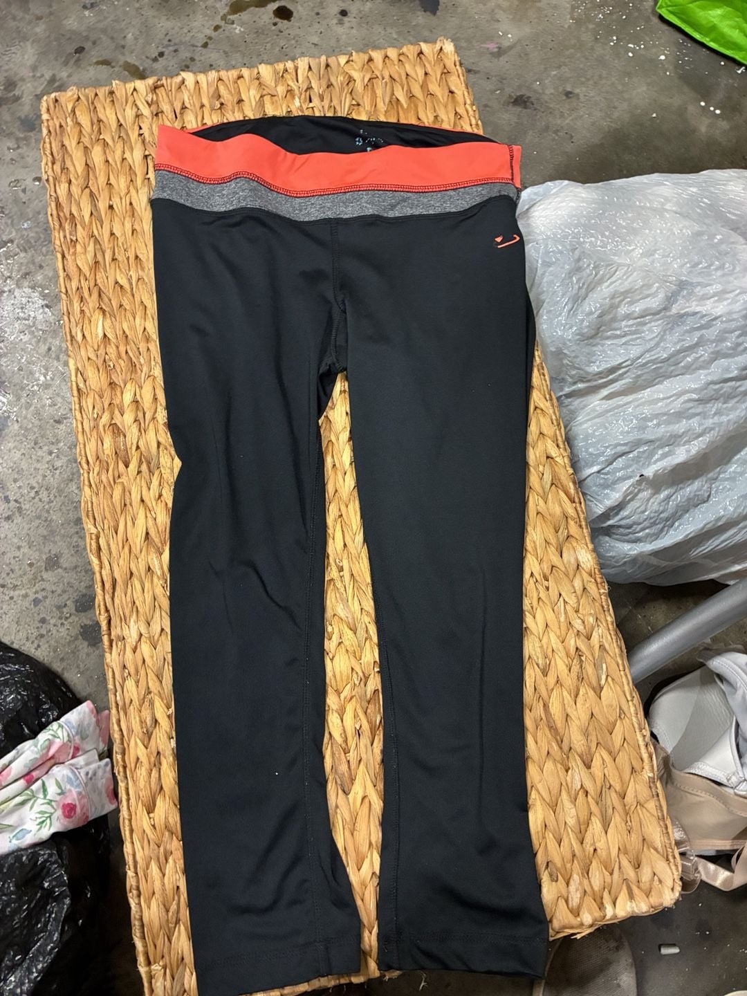 Zella Athletic Leggings Size M Black Orange Gray Cropped 2