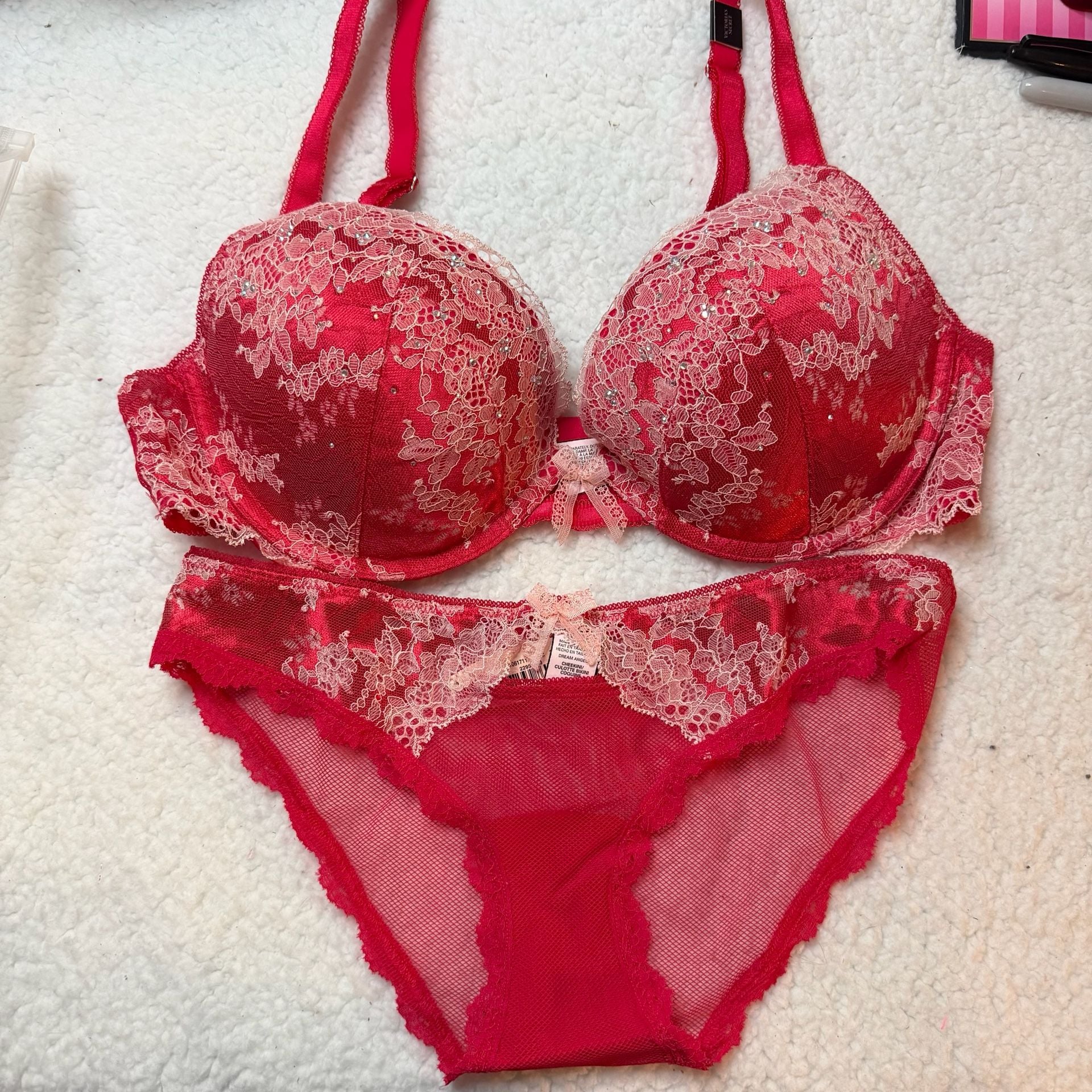Victoria's Secret Dream Angels Push-Up Bra 36C & Cheekini S Set Red 1