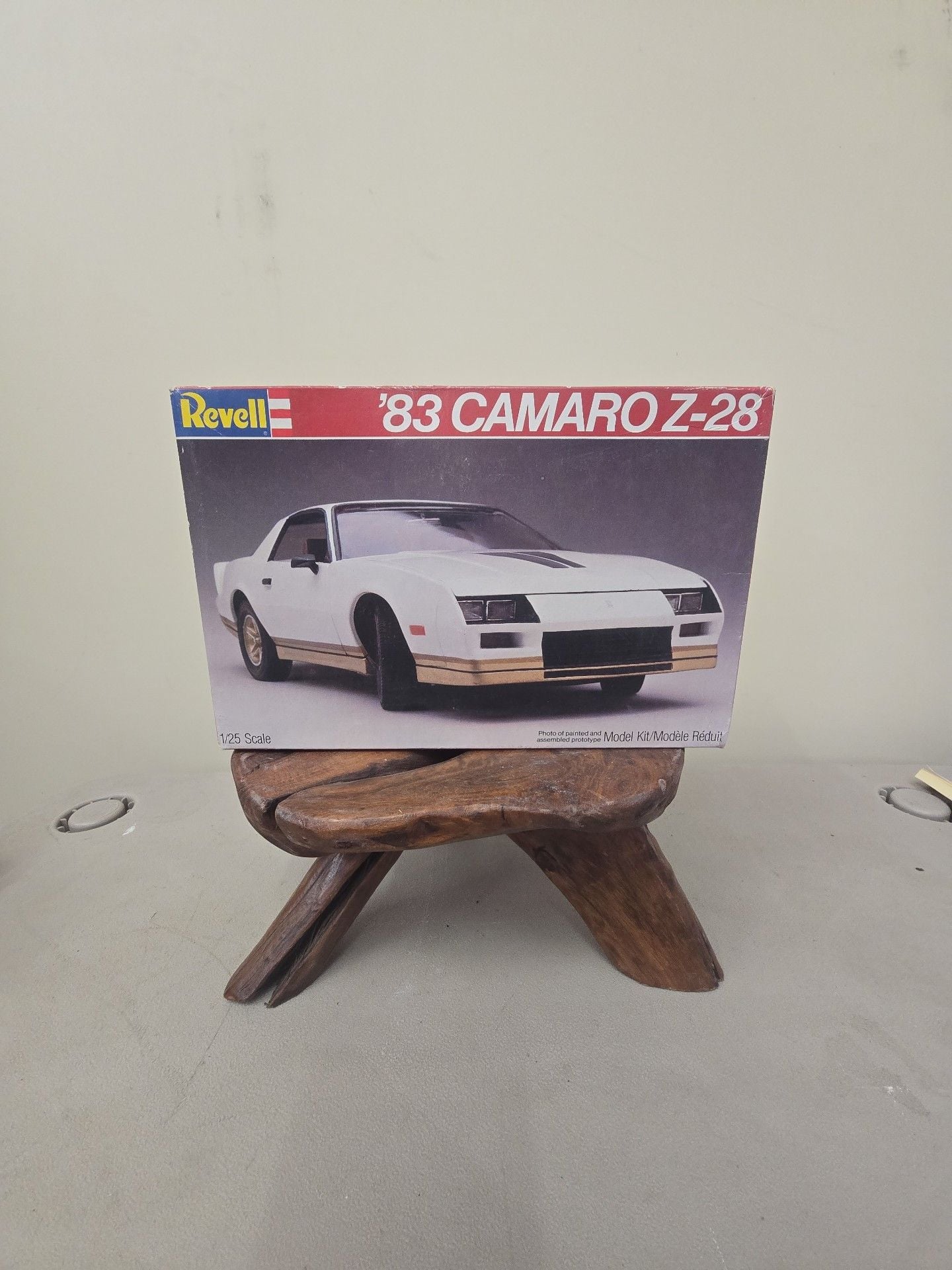 Revell '83 Camaro Z-28 1/25 Scale Model Kit 1