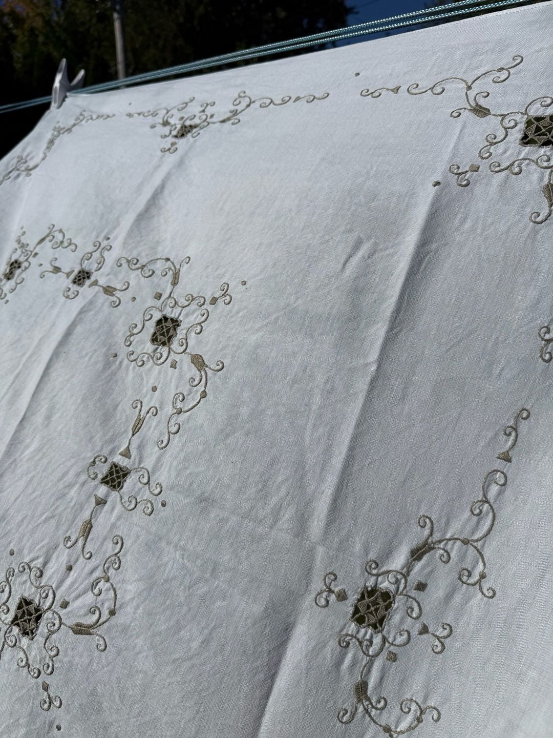 Vintage Embroidered Cutwork Linen Tablecloth White 4