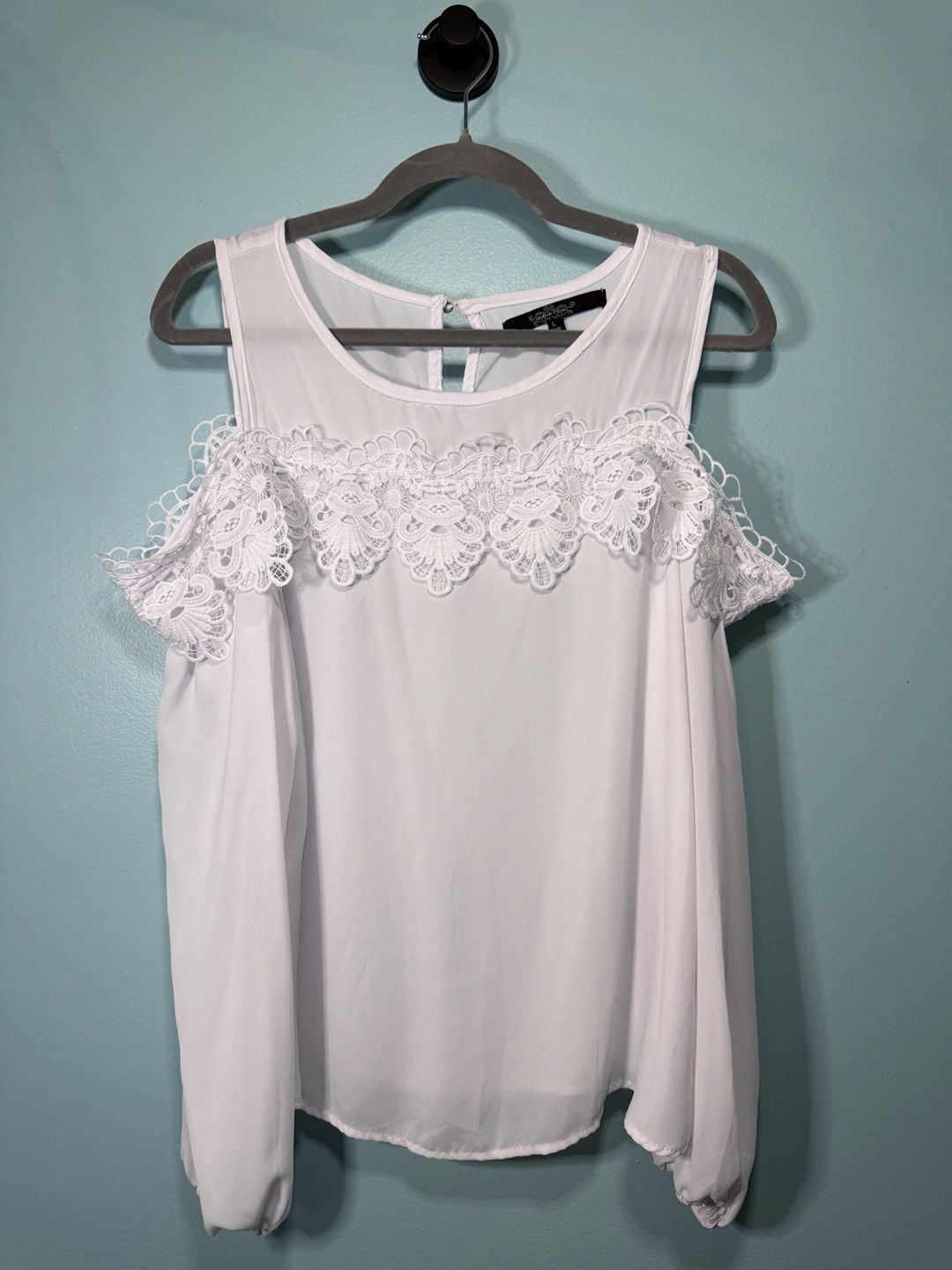 Louise Paris Blouse Size L White Cold Shoulder Lace Trim 2
