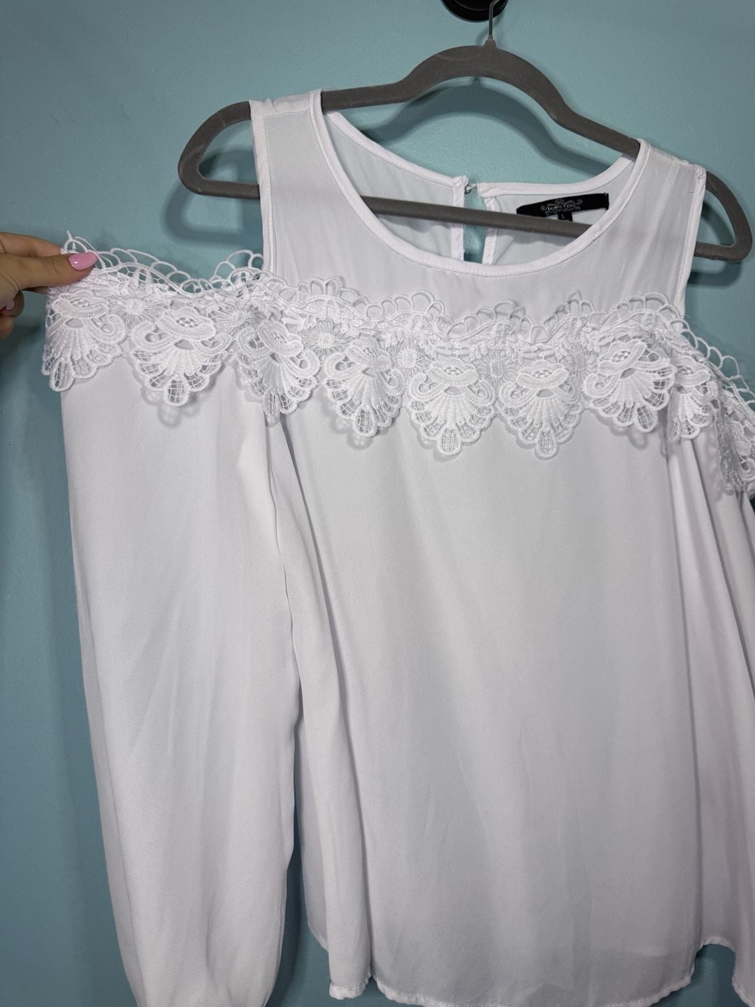 Louise Paris Blouse Size L White Cold Shoulder Lace Trim 3