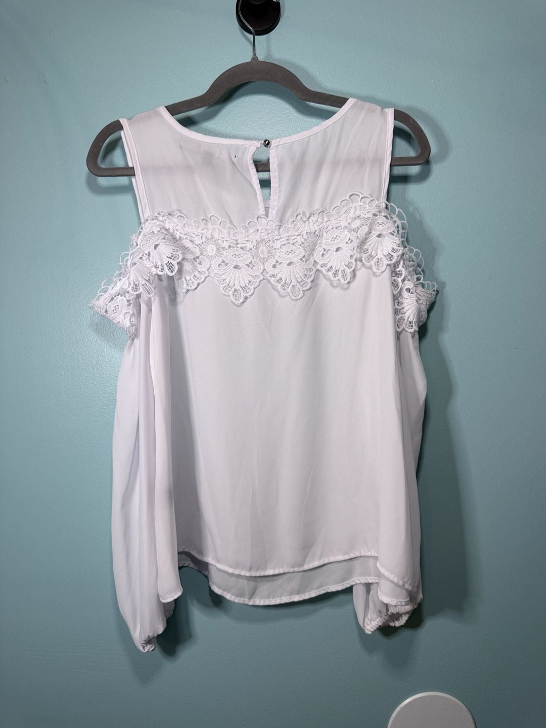 Louise Paris Blouse Size L White Cold Shoulder Lace Trim 7