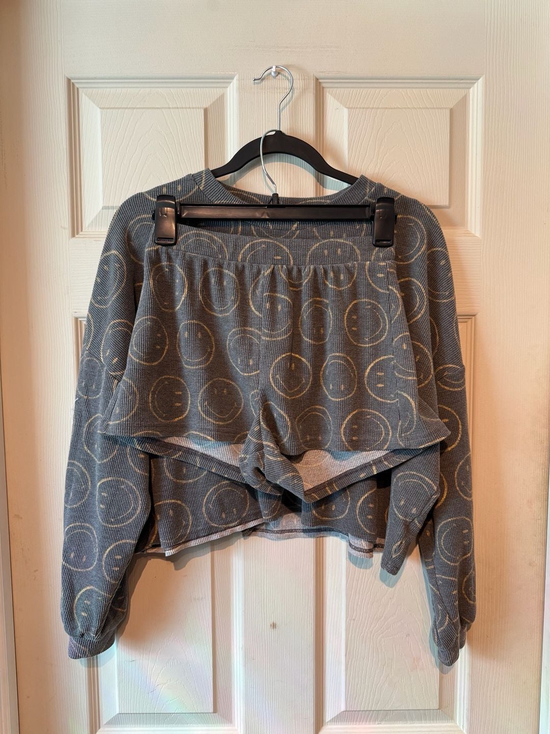 American Eagle Lounge Set Top And Shorts Size XS Gray Smiley Face Waffle 1