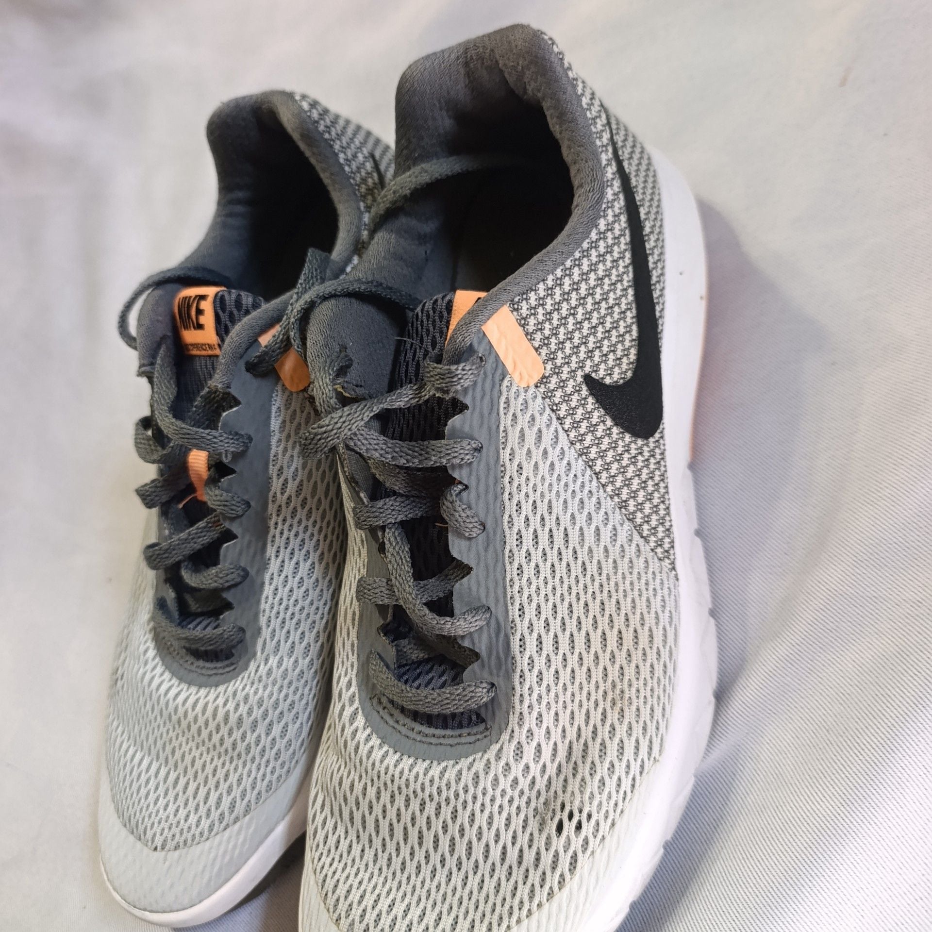 Nike Flex Experience RN 6 Size 8 Gray Running Shoes 2