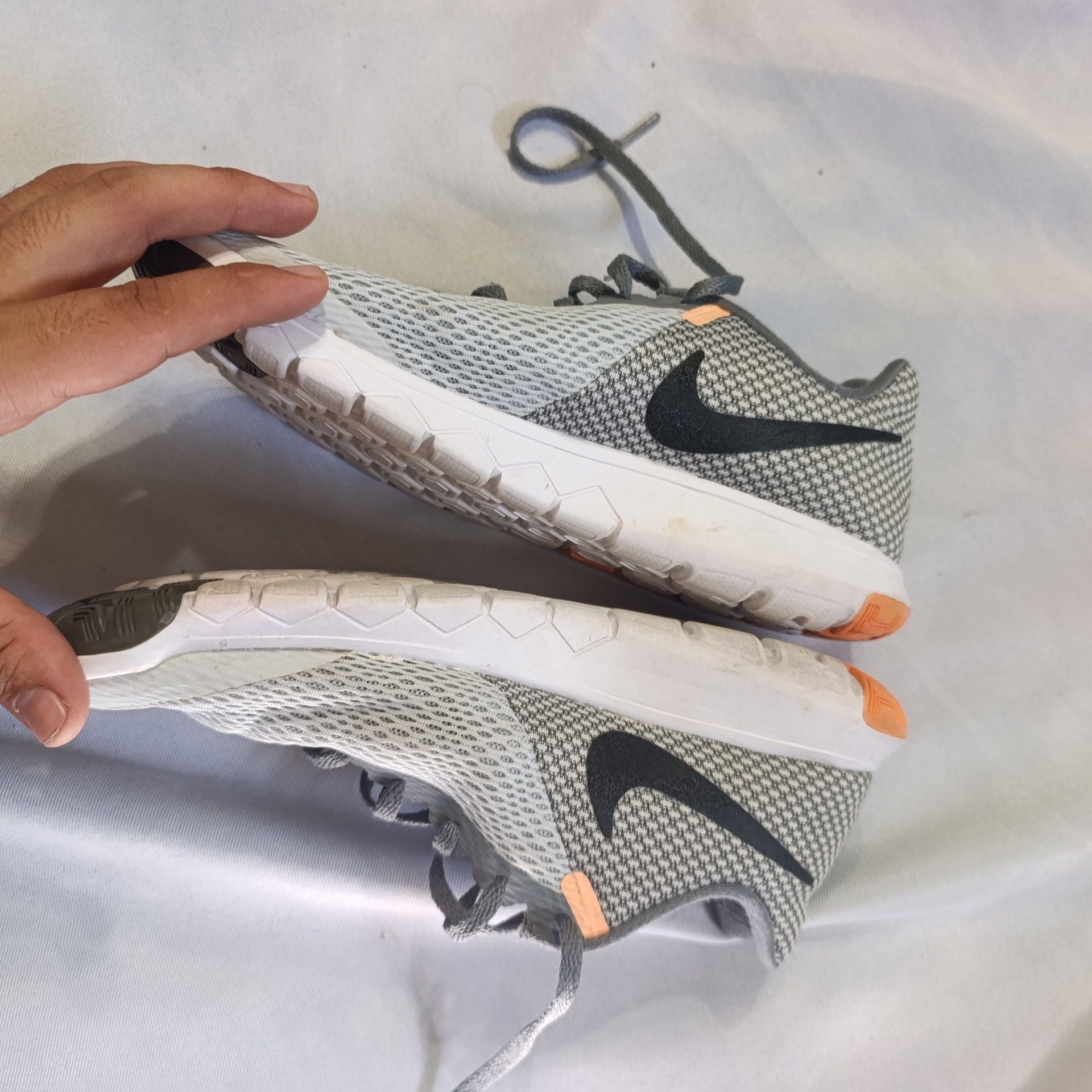 Nike Flex Experience RN 6 Size 8 Gray Running Shoes 7