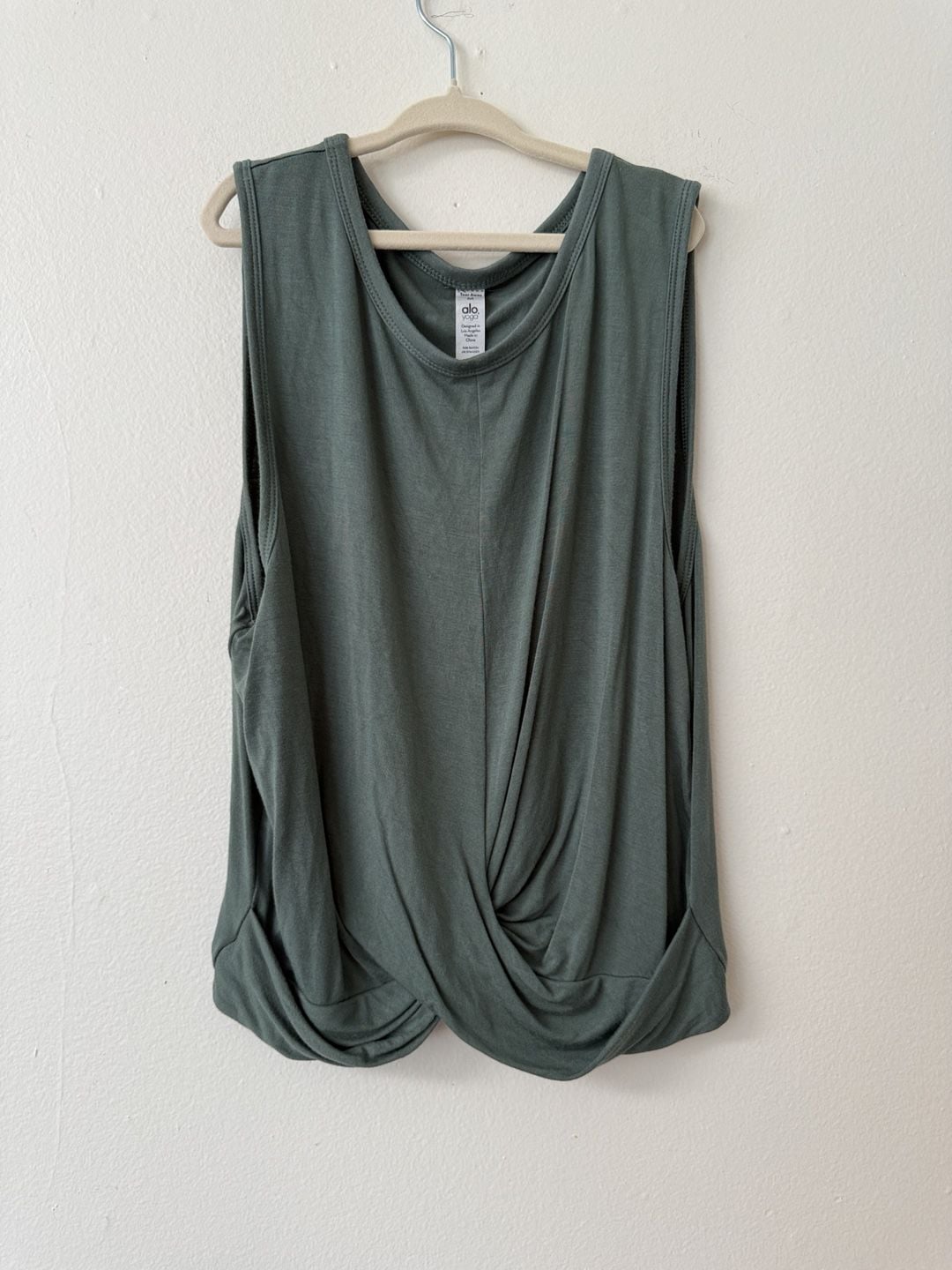 Alo Yoga Twist Front Tank Top Size M Green Rayon Spandex 2