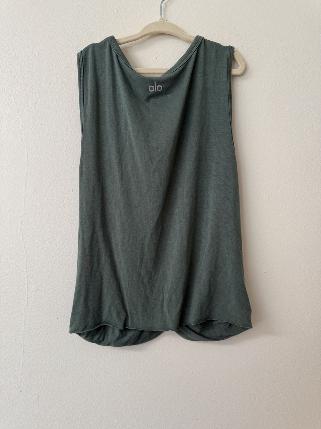 Alo Yoga Twist Front Tank Top Size M Green Rayon Spandex 3