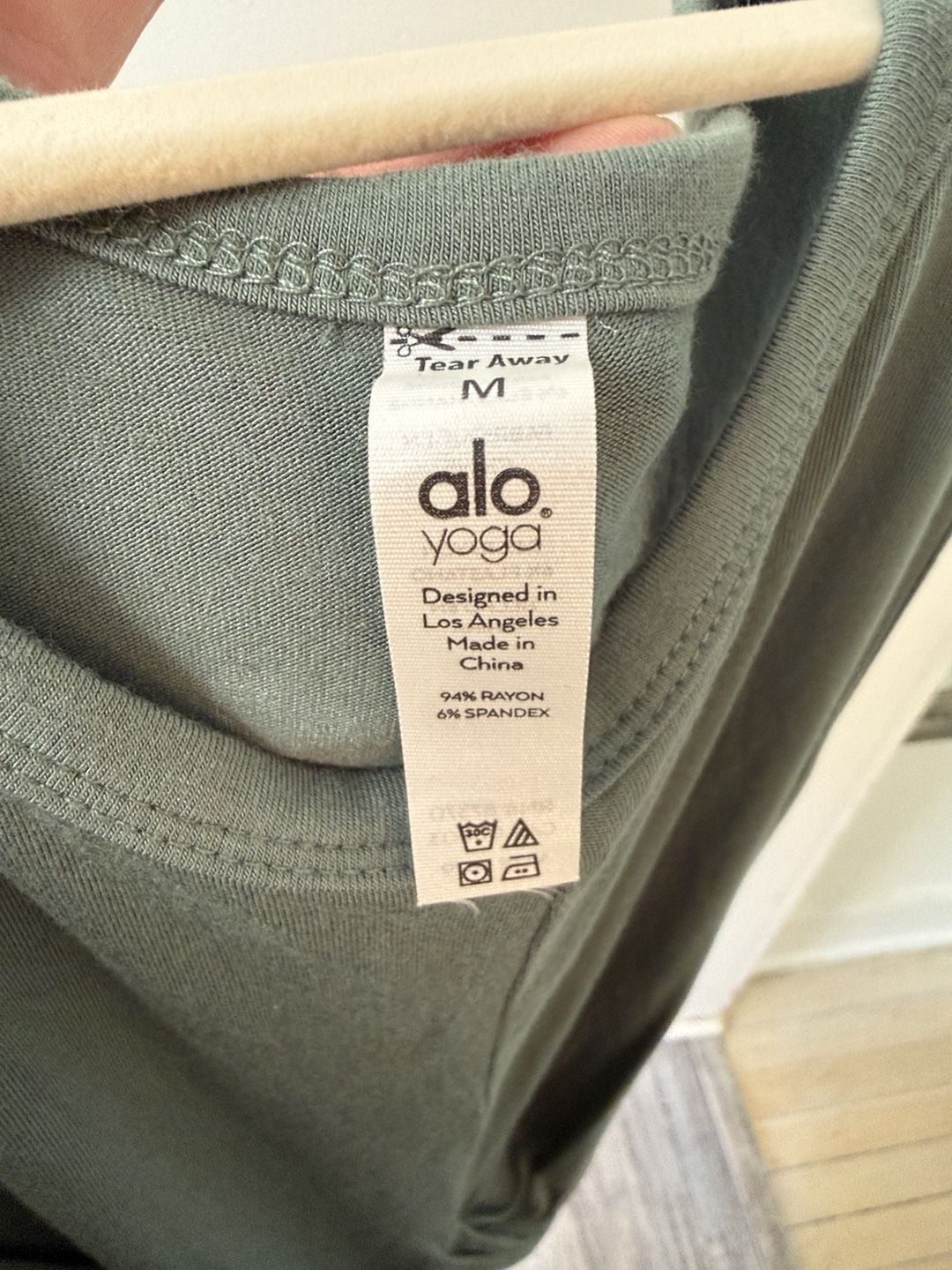 Alo Yoga Twist Front Tank Top Size M Green Rayon Spandex 4