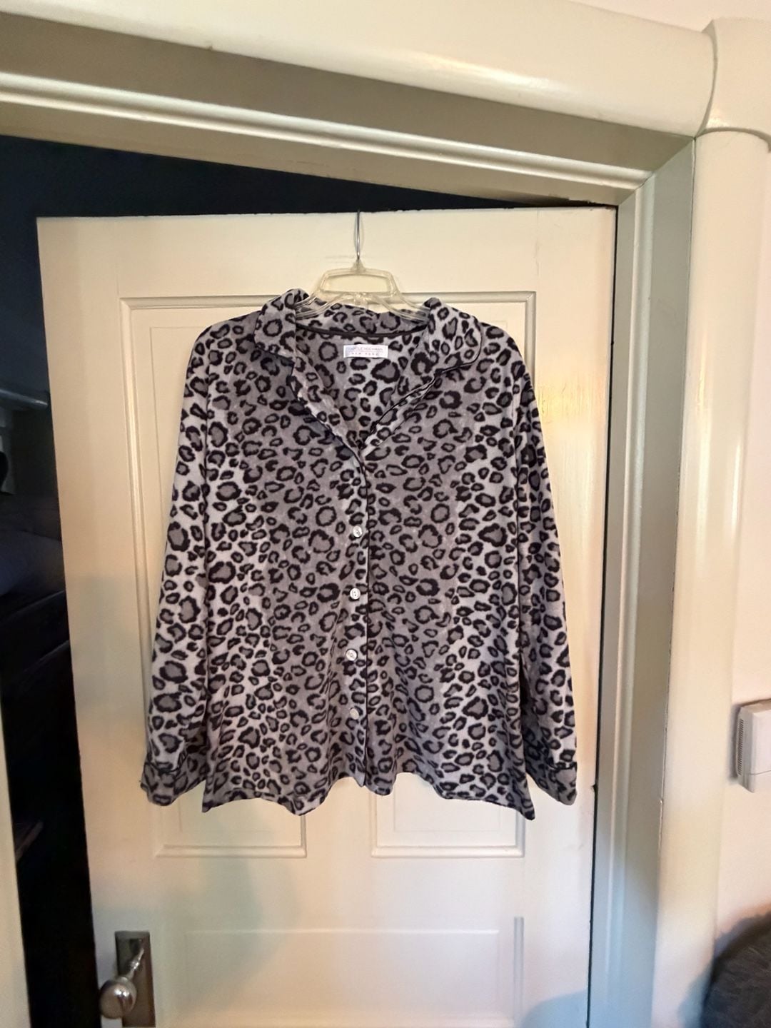Carole Hochman New York Leopard Pajama Top Size XL Gray Fleece 2