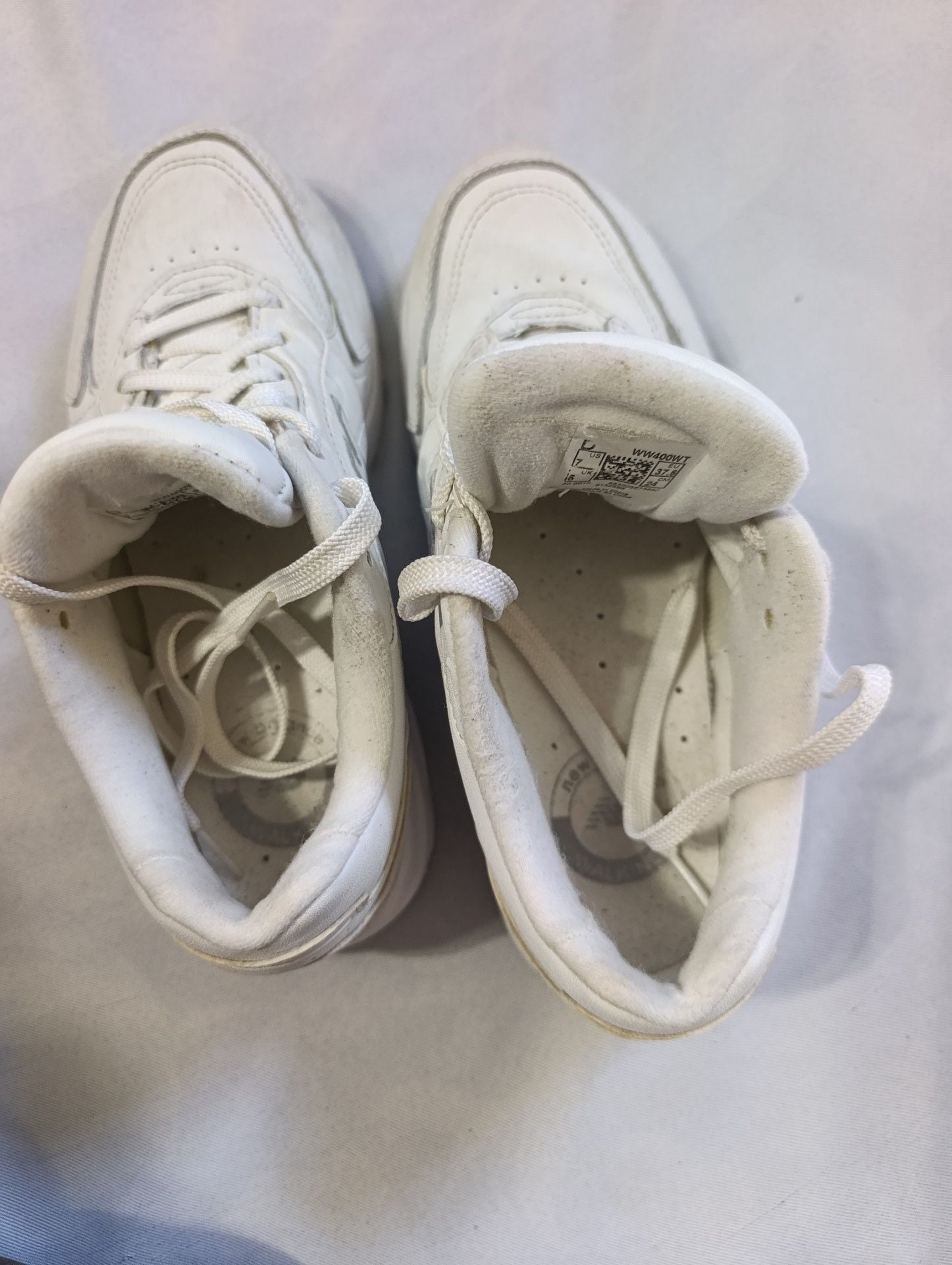 New Balance 400 White Sneakers Size 7 7