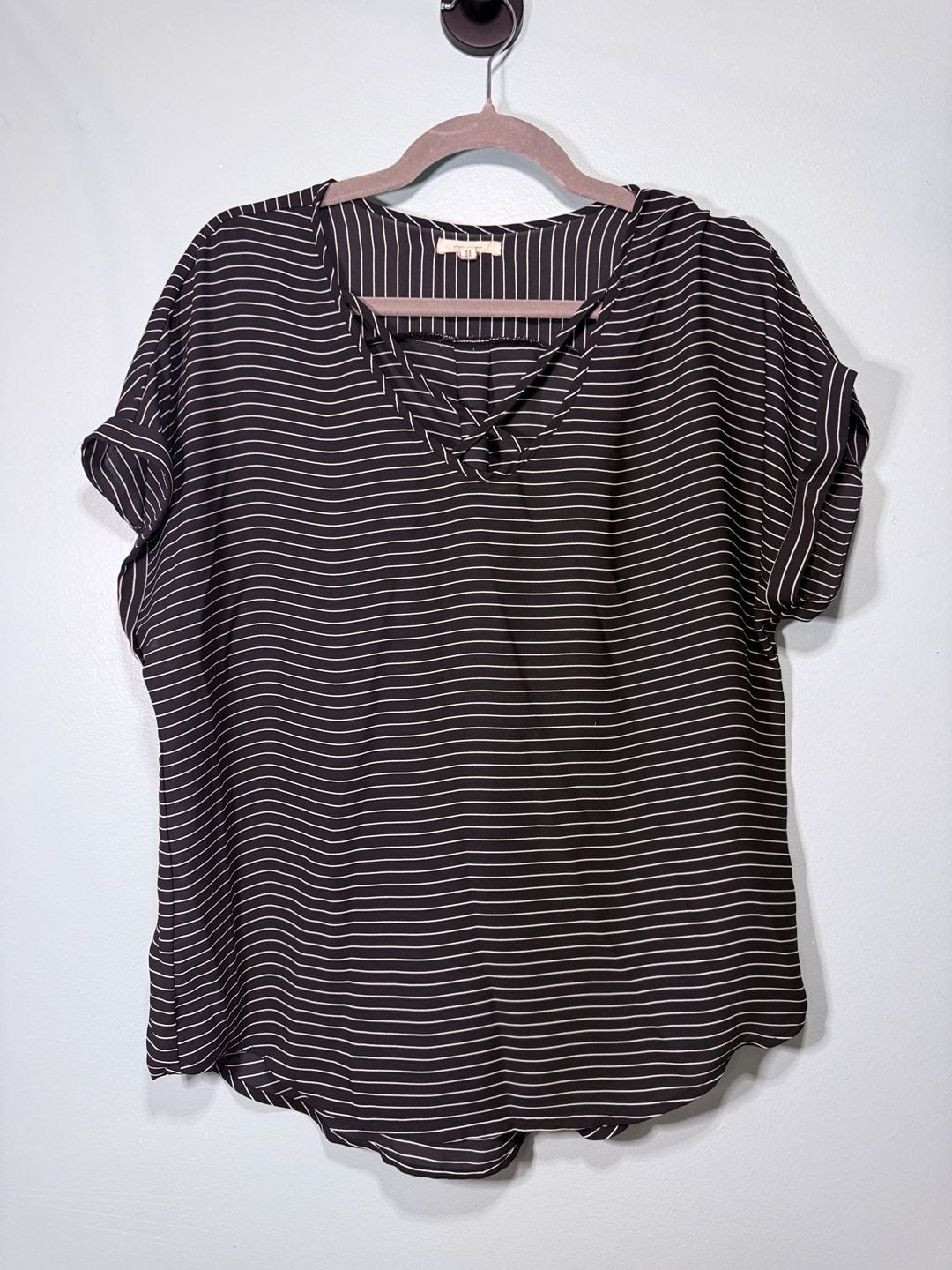 Maurices Blouse Size M Black White Striped Short Sleeve V-Neck 2