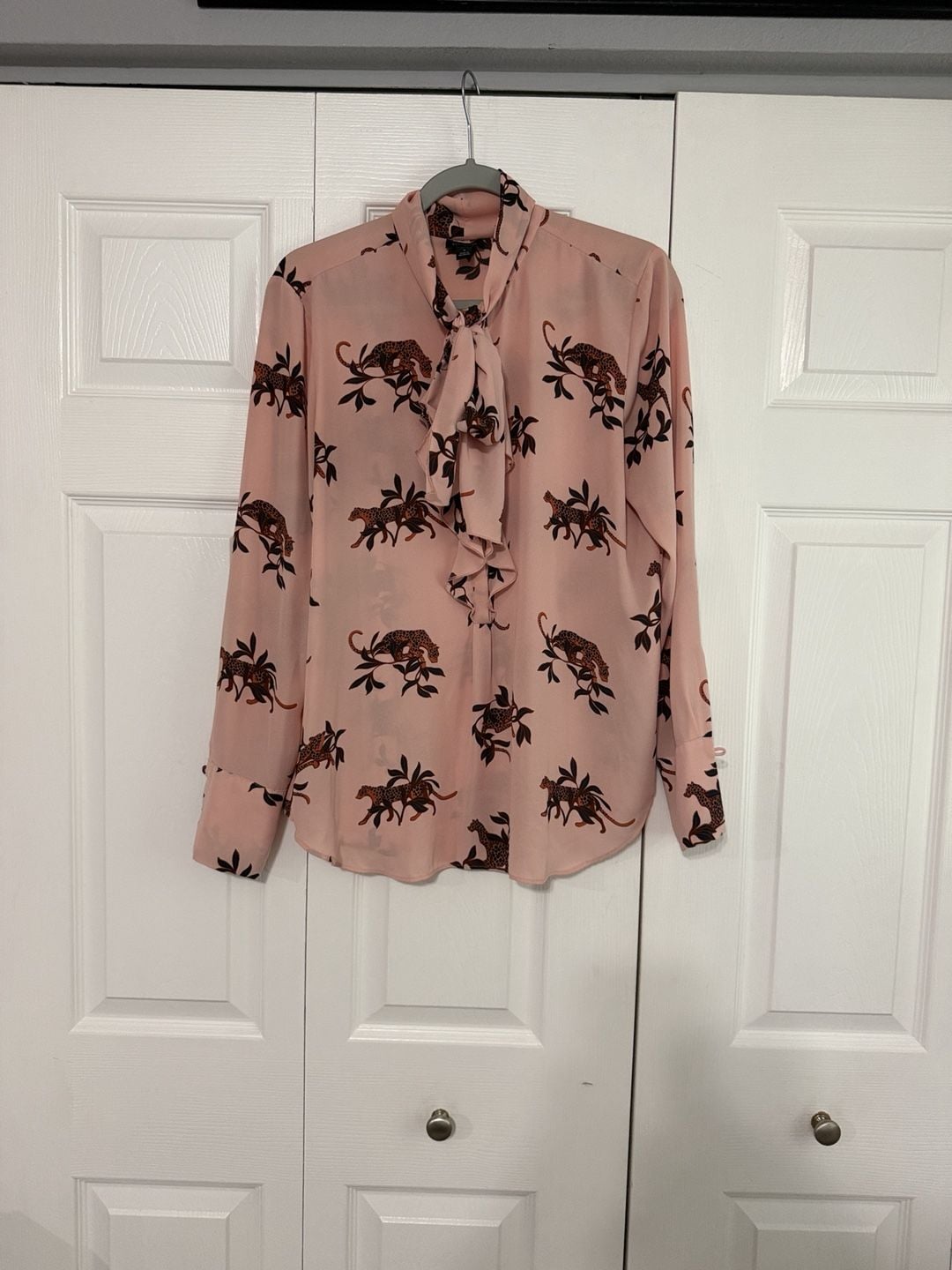 Ann Taylor Leopard Tie Neck Blouse Size M Pink Long Sleeve 2