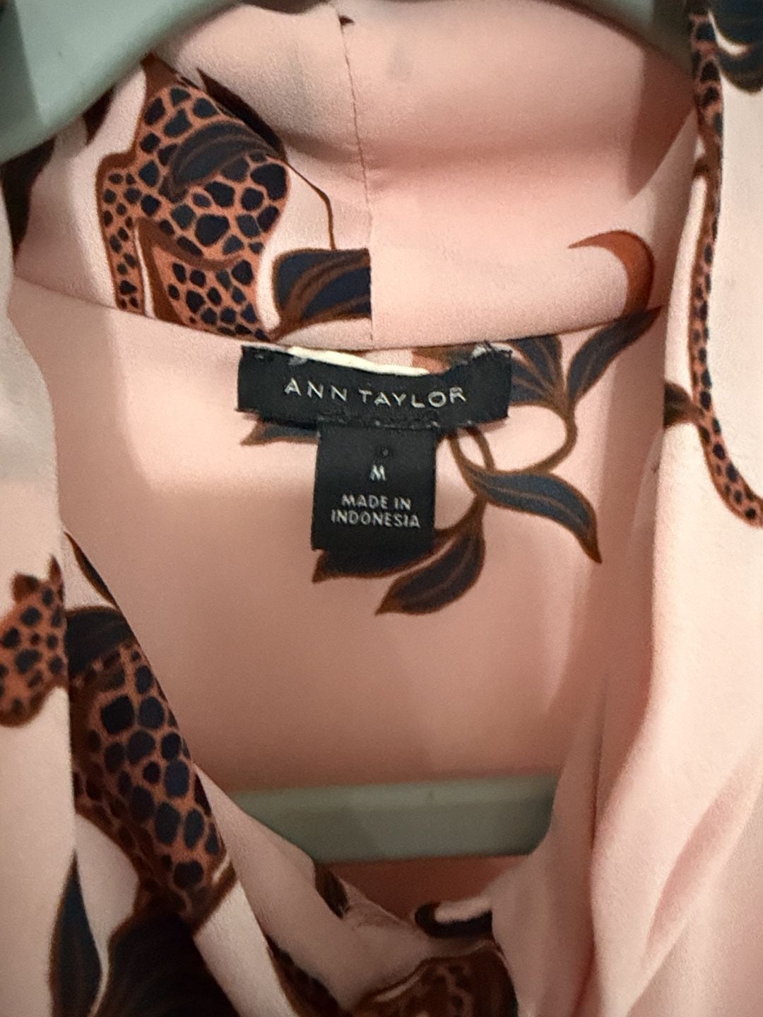 Ann Taylor Leopard Tie Neck Blouse Size M Pink Long Sleeve 3