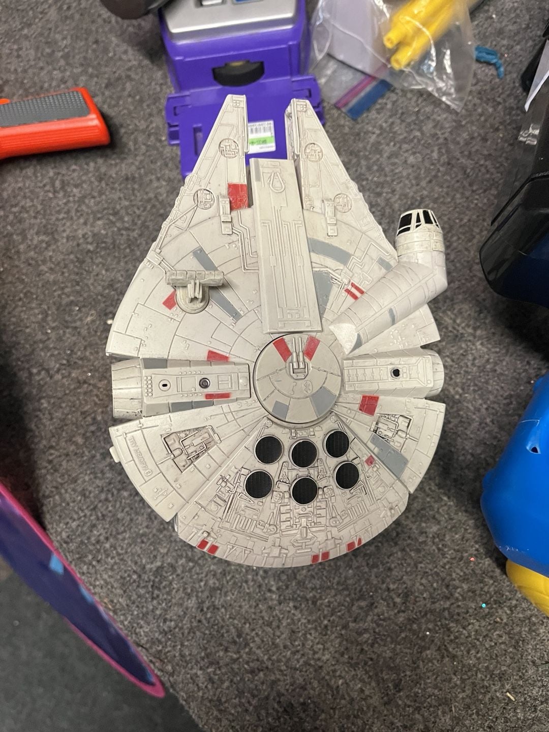 Star Wars iHome Millennium Falcon Bluetooth Speaker Stand 1