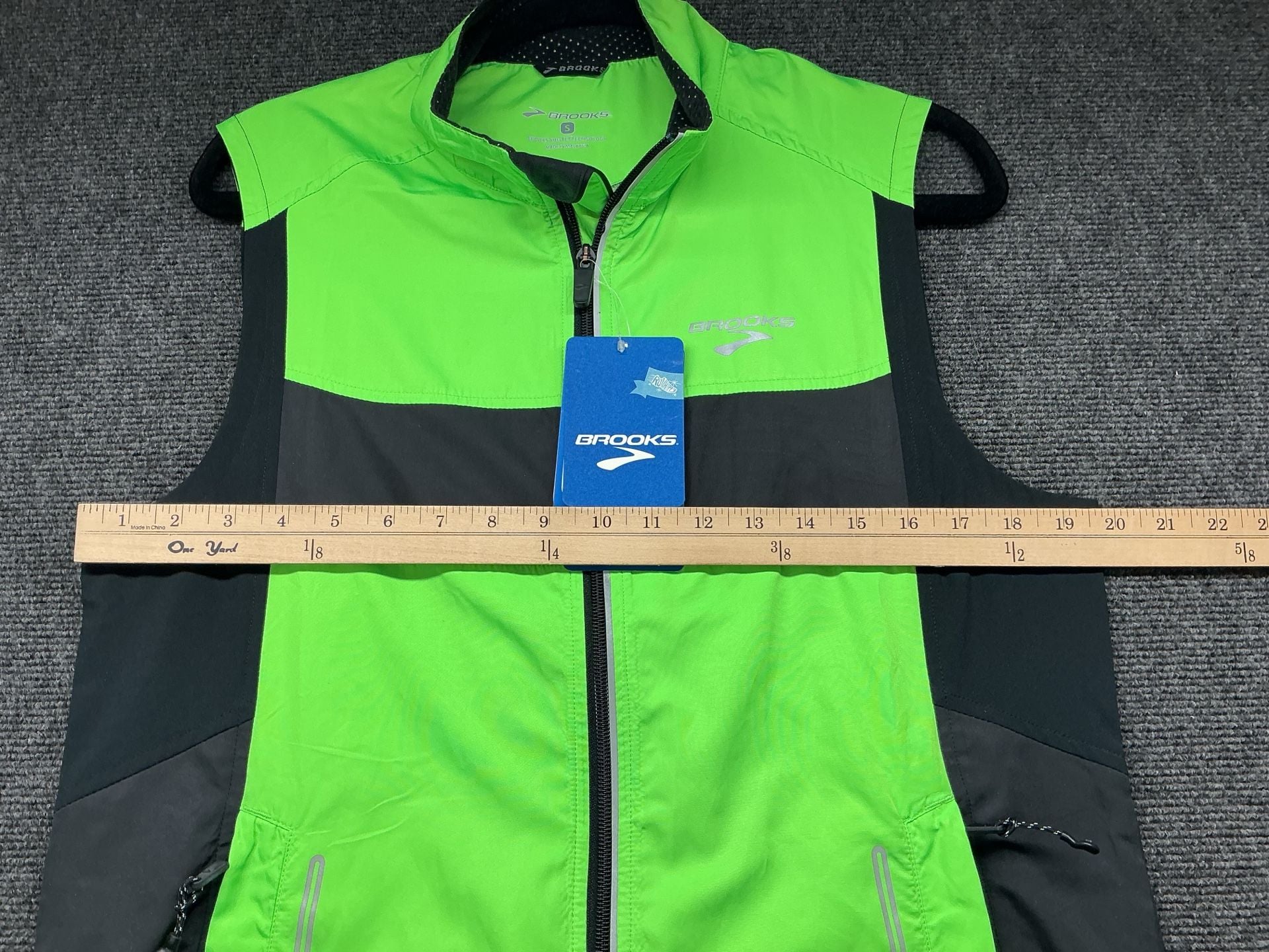 Brooks Running Vest Green Black Full Zip Men's New With Tags 9