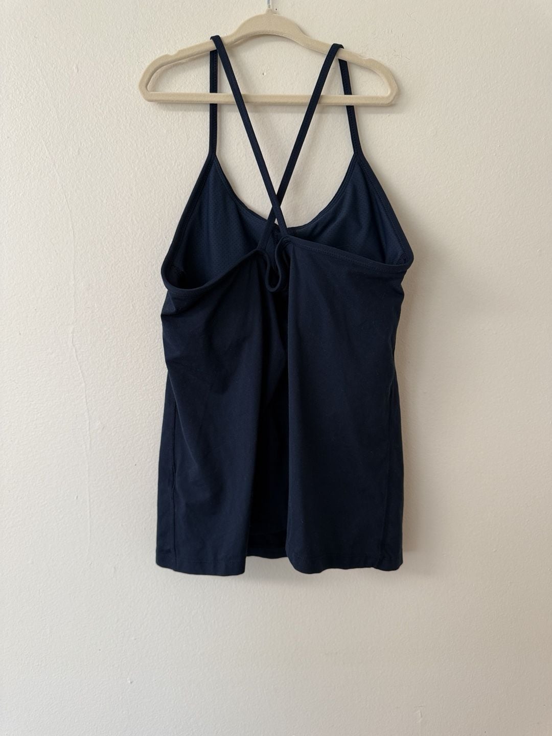 Patagonia Tank Top Size M Black Crossover Straps Activewear 3