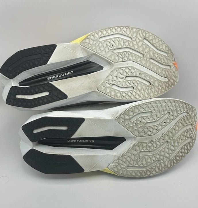 New Balance FuelCell SuperComp Trainer v3 Woman 9 Off White Black Orange 10