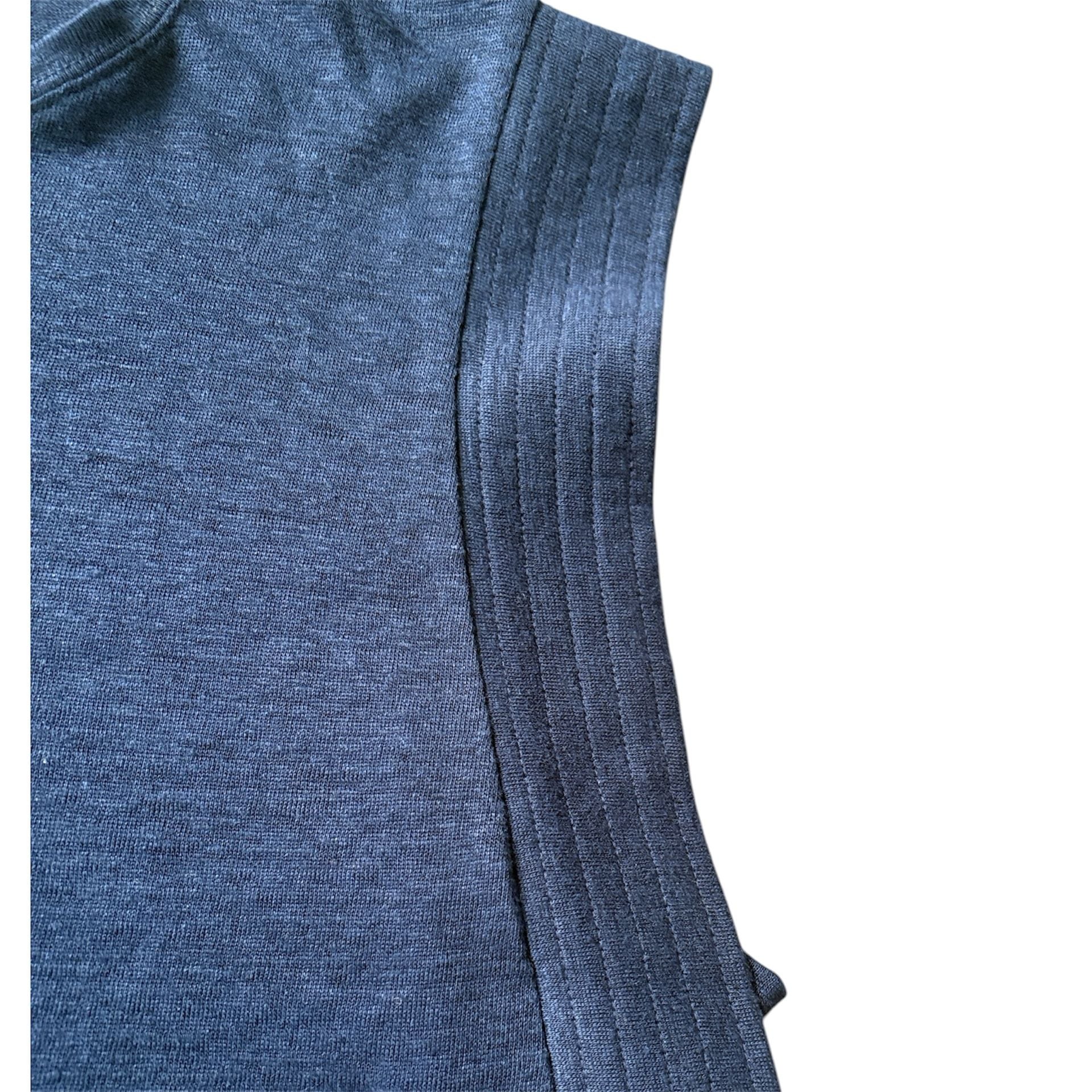 Banana Republic Linen Sharp Shoulder T-Shirt
Navy Size L. 6