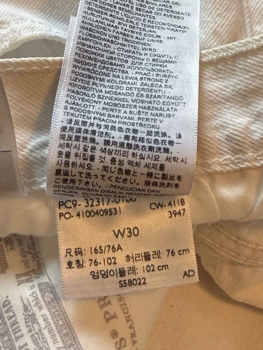 Levi's white shorts size 30 3