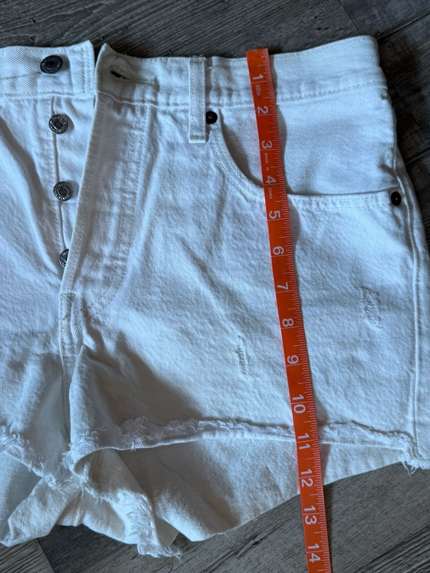 Levi's white shorts size 30 5