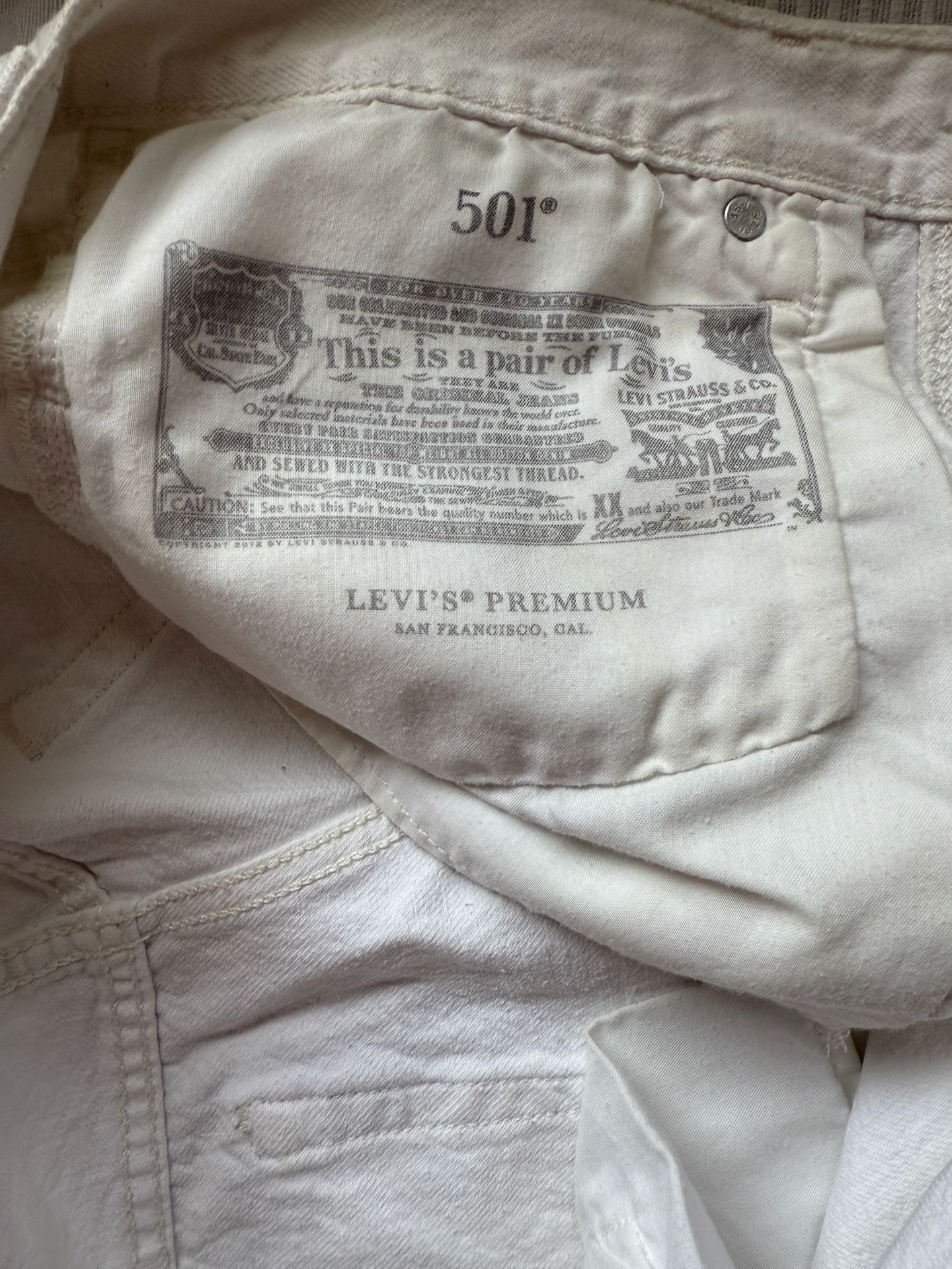 Levi's white shorts size 30 8