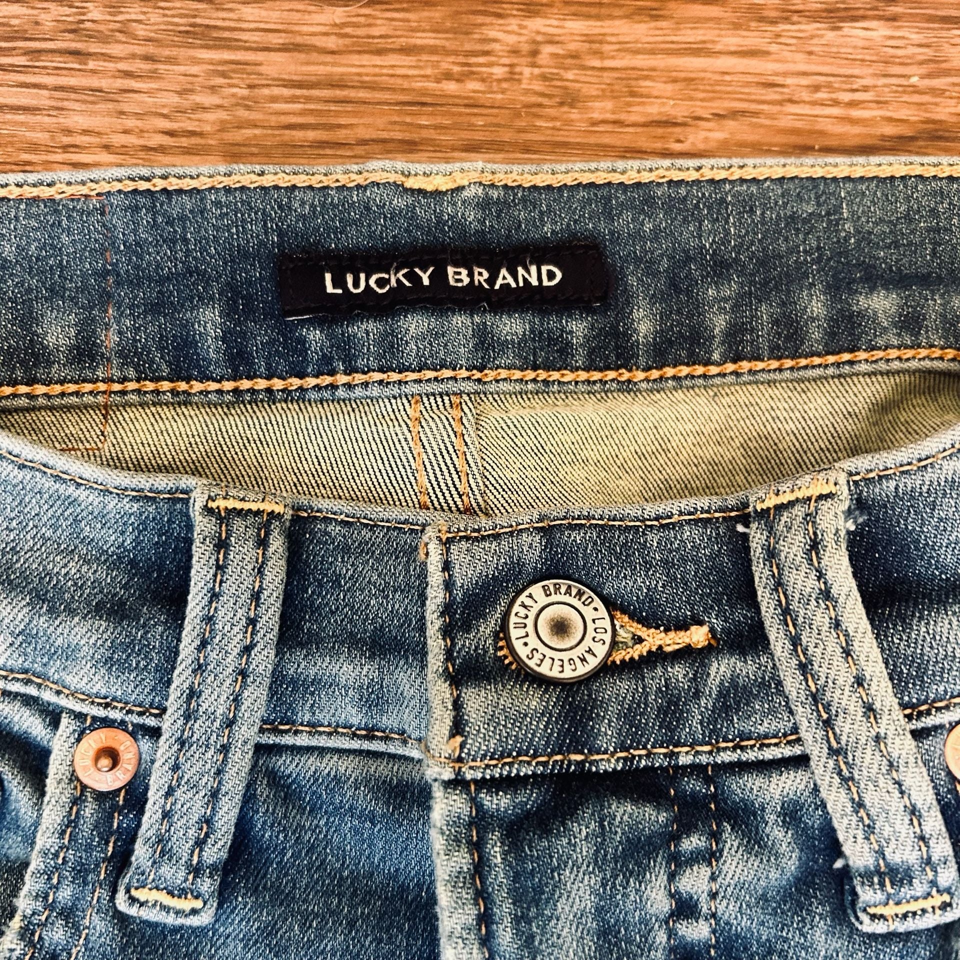 Lucky Brand Flare Jeans Blue Denim Flare Leg 4