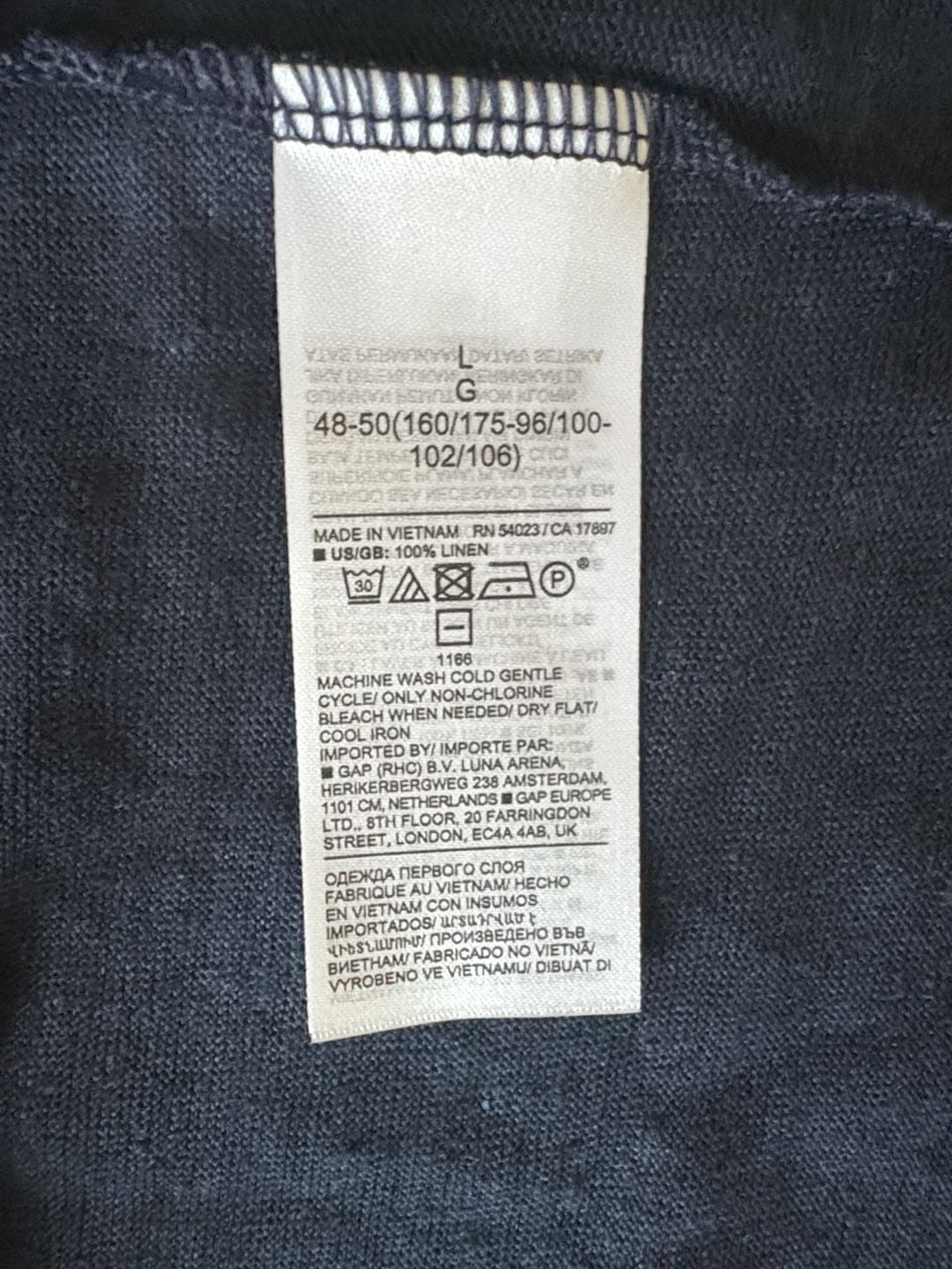 Banana Republic Linen Sharp Shoulder T-Shirt
Navy Size L. 9