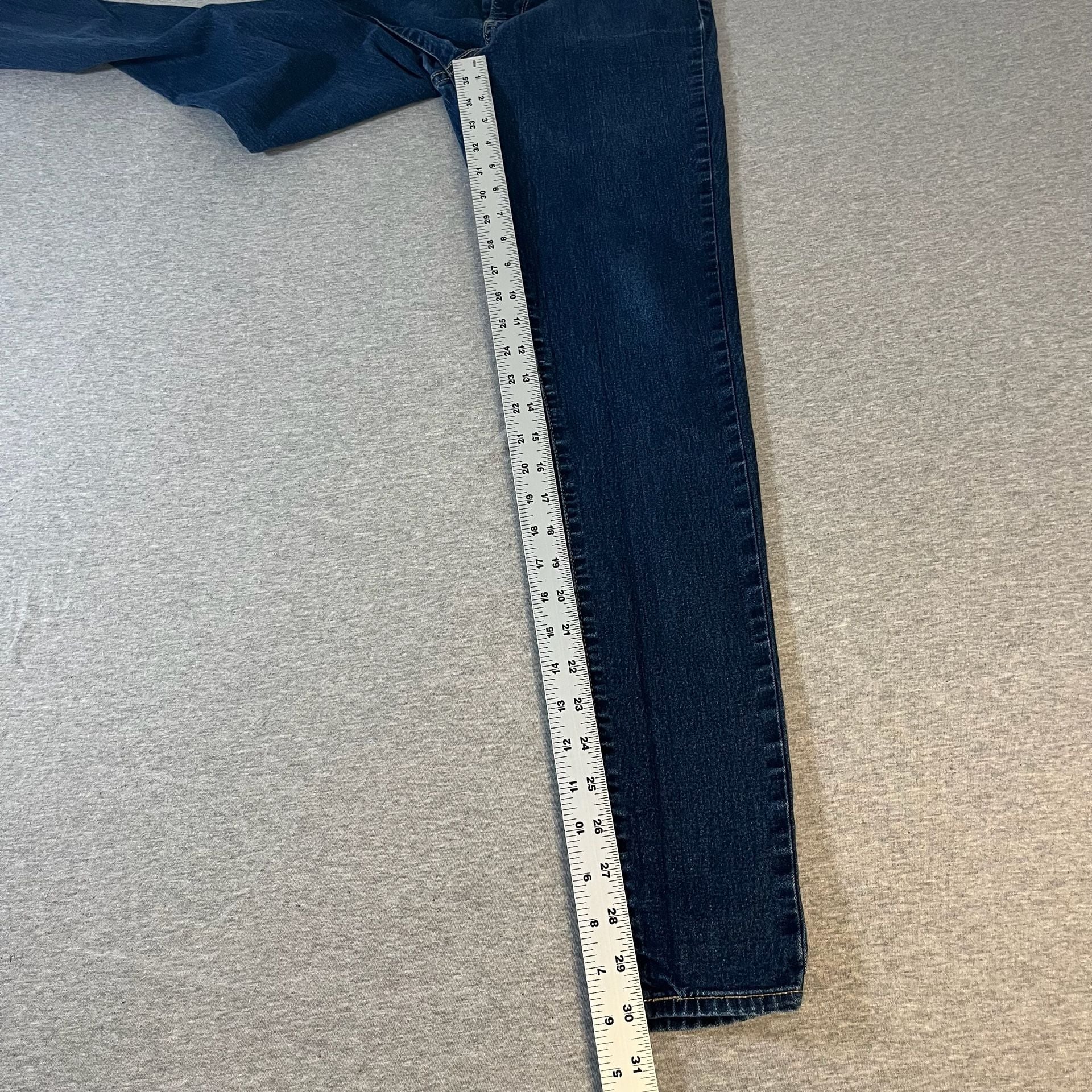 Levi's Dark Wash Skinny Denim Blue Jeans Women’s 28x32(30) 4