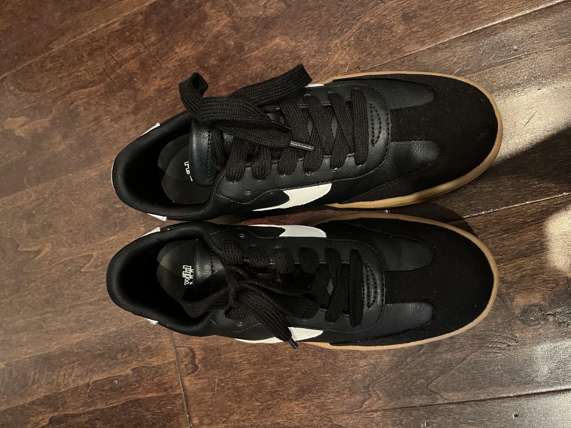 Wild Fable Sneakers Size 8 Black White Gum Sole 3