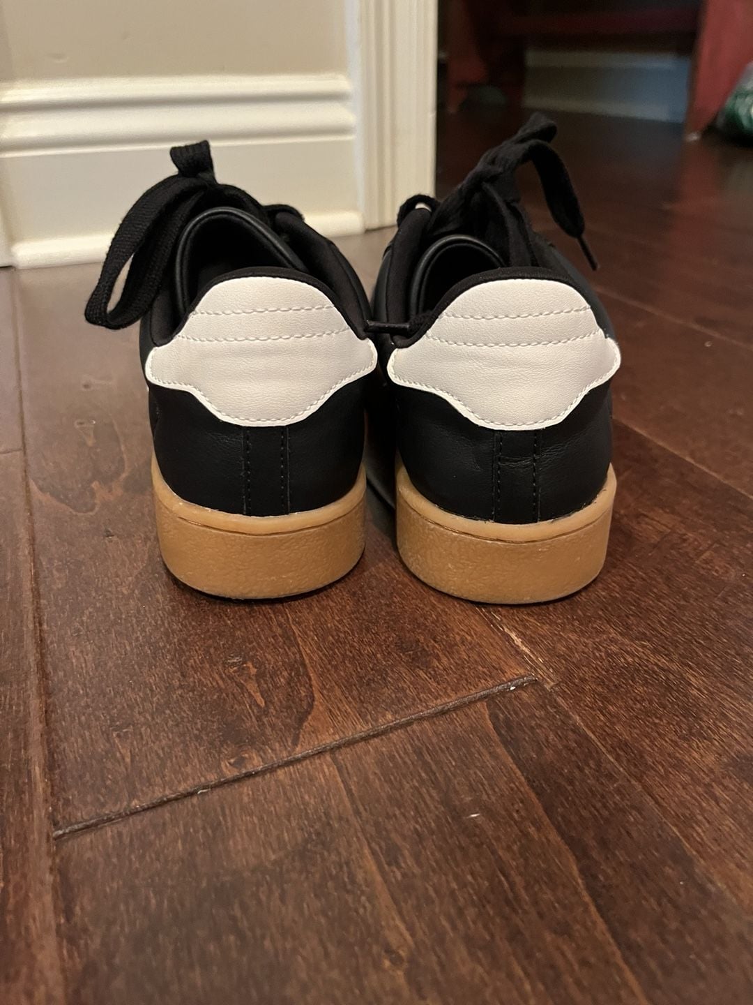 Wild Fable Sneakers Size 8 Black White Gum Sole 5