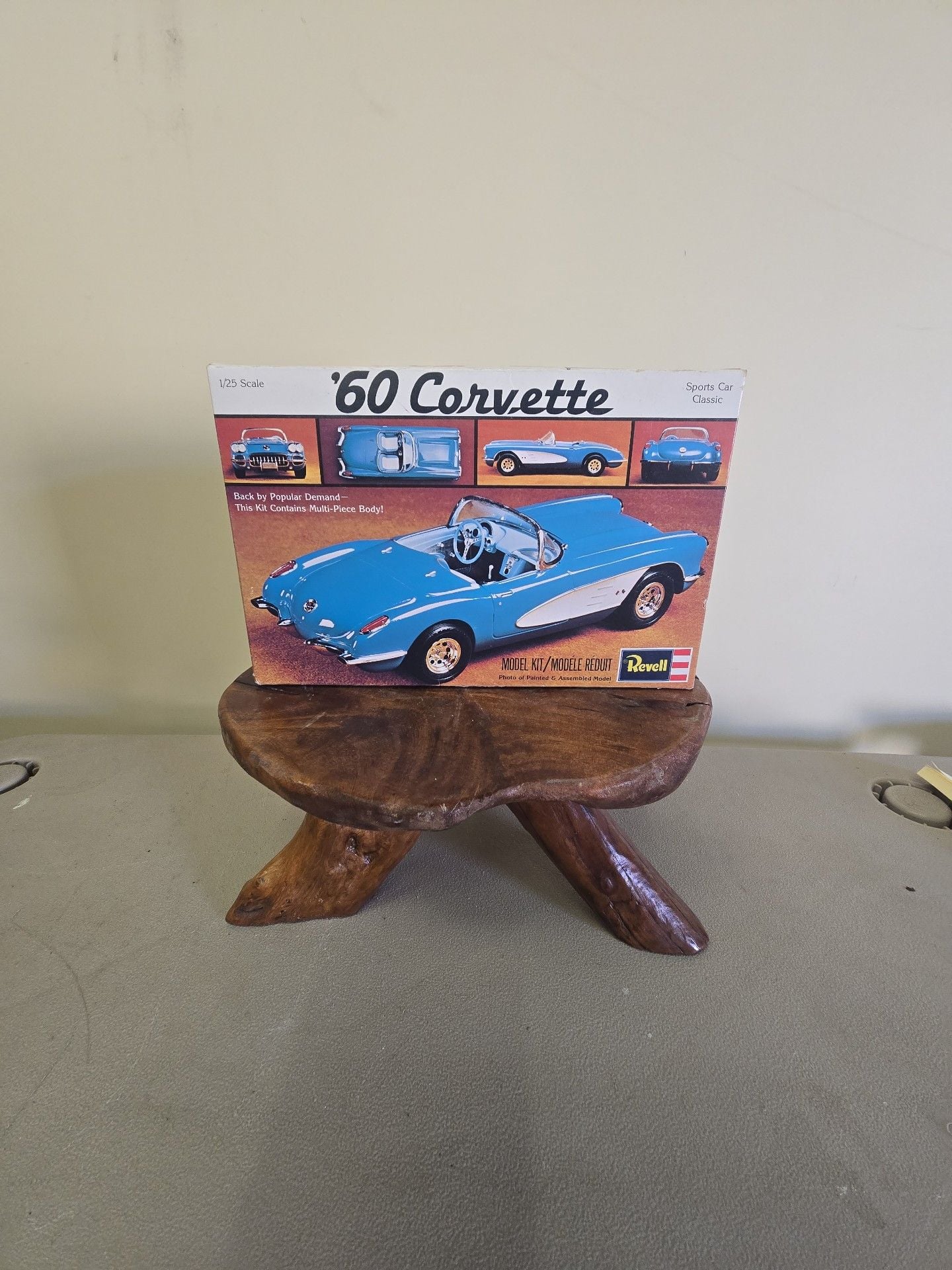 Revell '60 Corvette 1/25 Scale Model Kit 1