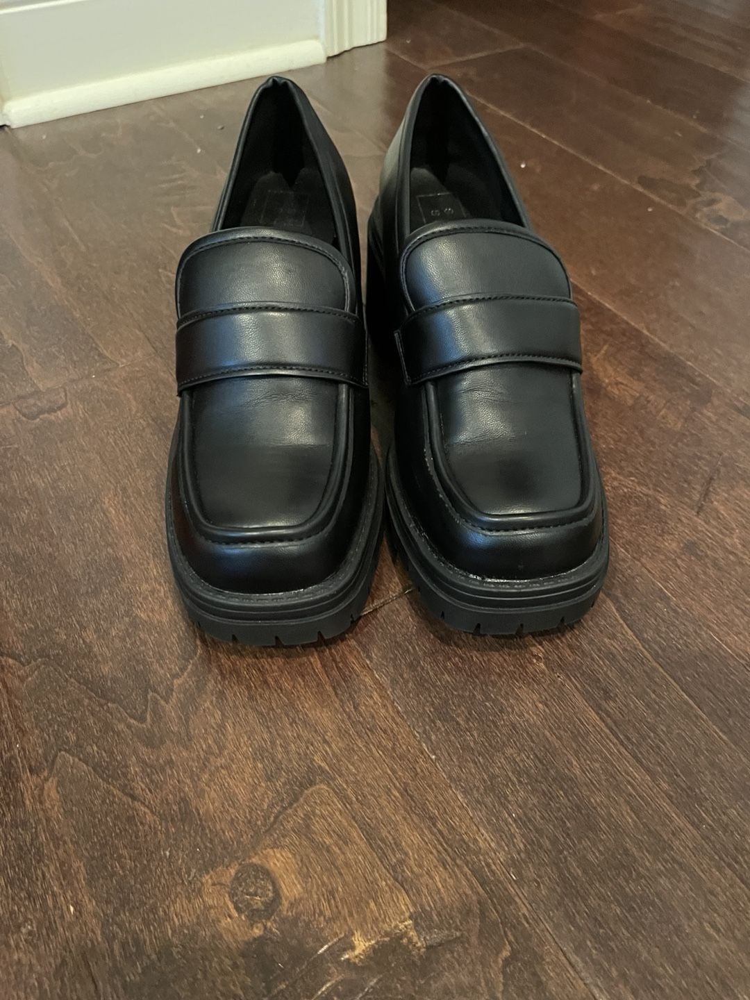 Shu Shop Black Platform Lug Sole Chunky Loafers
Witchy Preppy Goth 90s Y2K 8 1/2 3