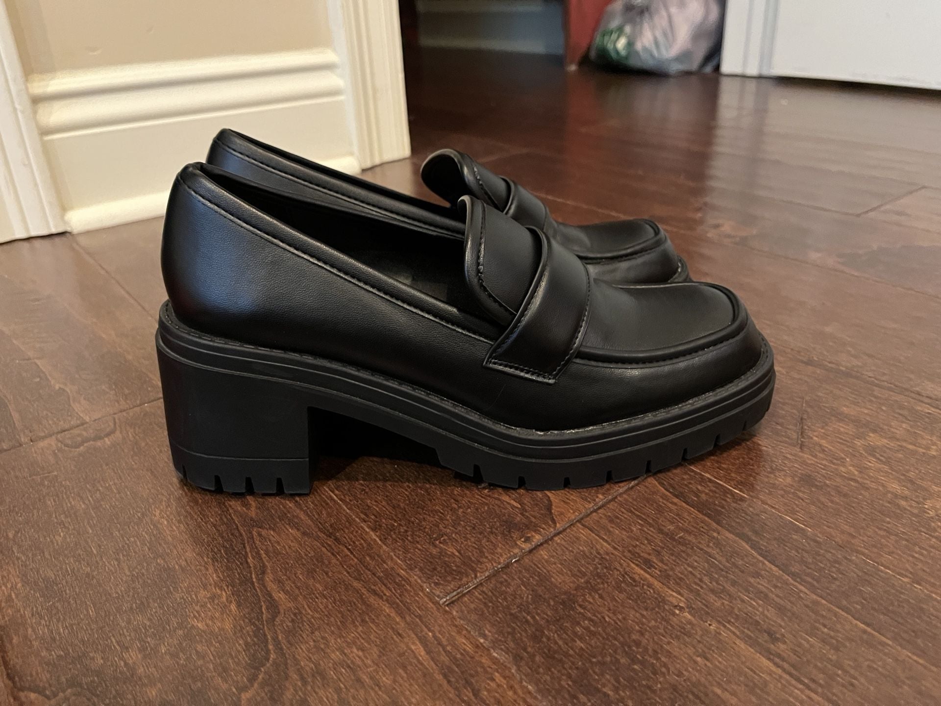 Shu Shop Black Platform Lug Sole Chunky Loafers
Witchy Preppy Goth 90s Y2K 8 1/2 2