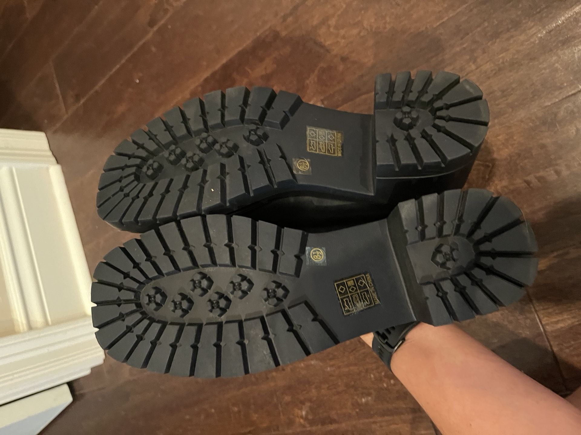 Shu Shop Black Platform Lug Sole Chunky Loafers
Witchy Preppy Goth 90s Y2K 8 1/2 8