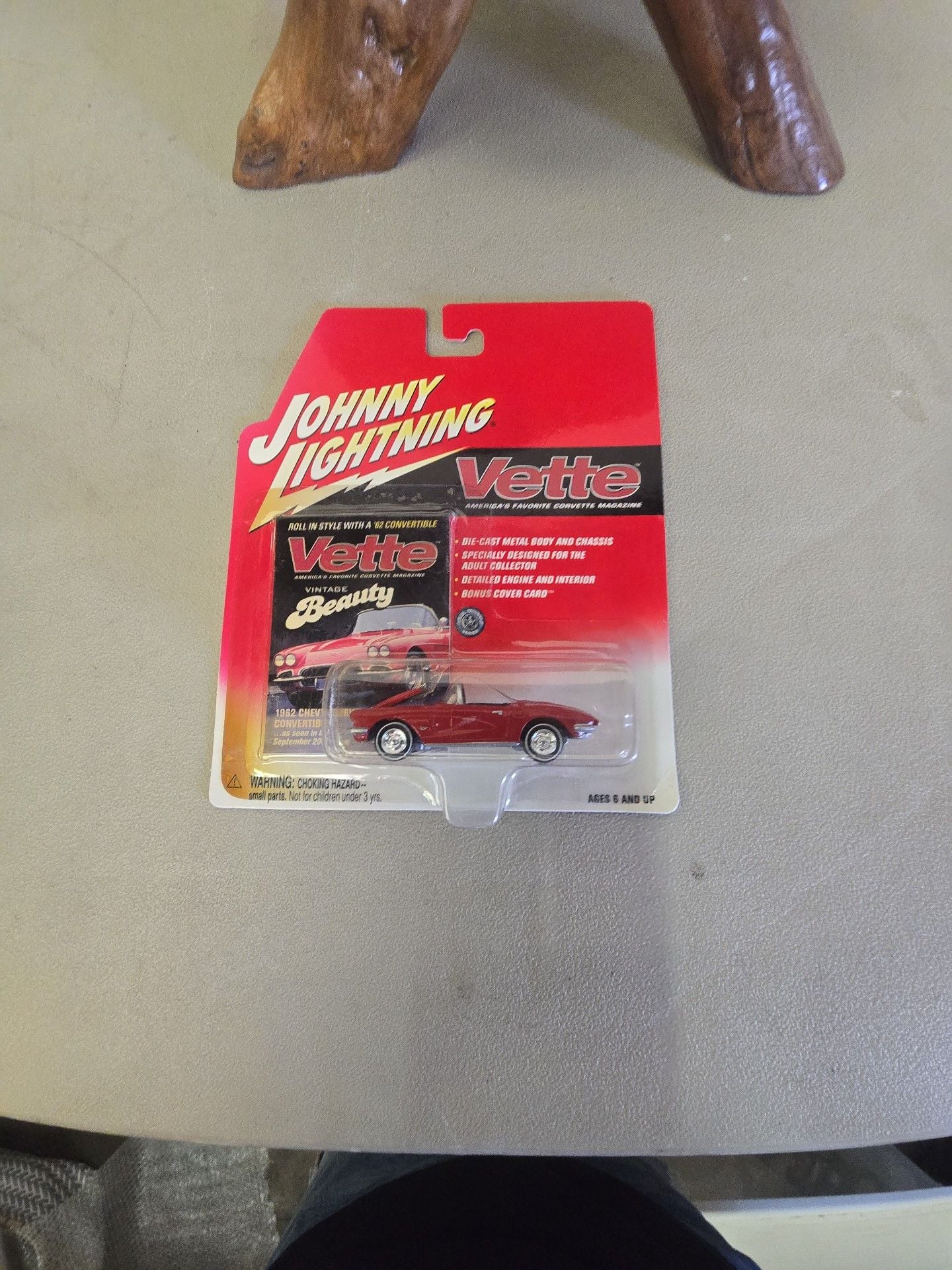 Johnny Lightning Vette 1962 Chevy Corvette Convertible Diecast Car New 1