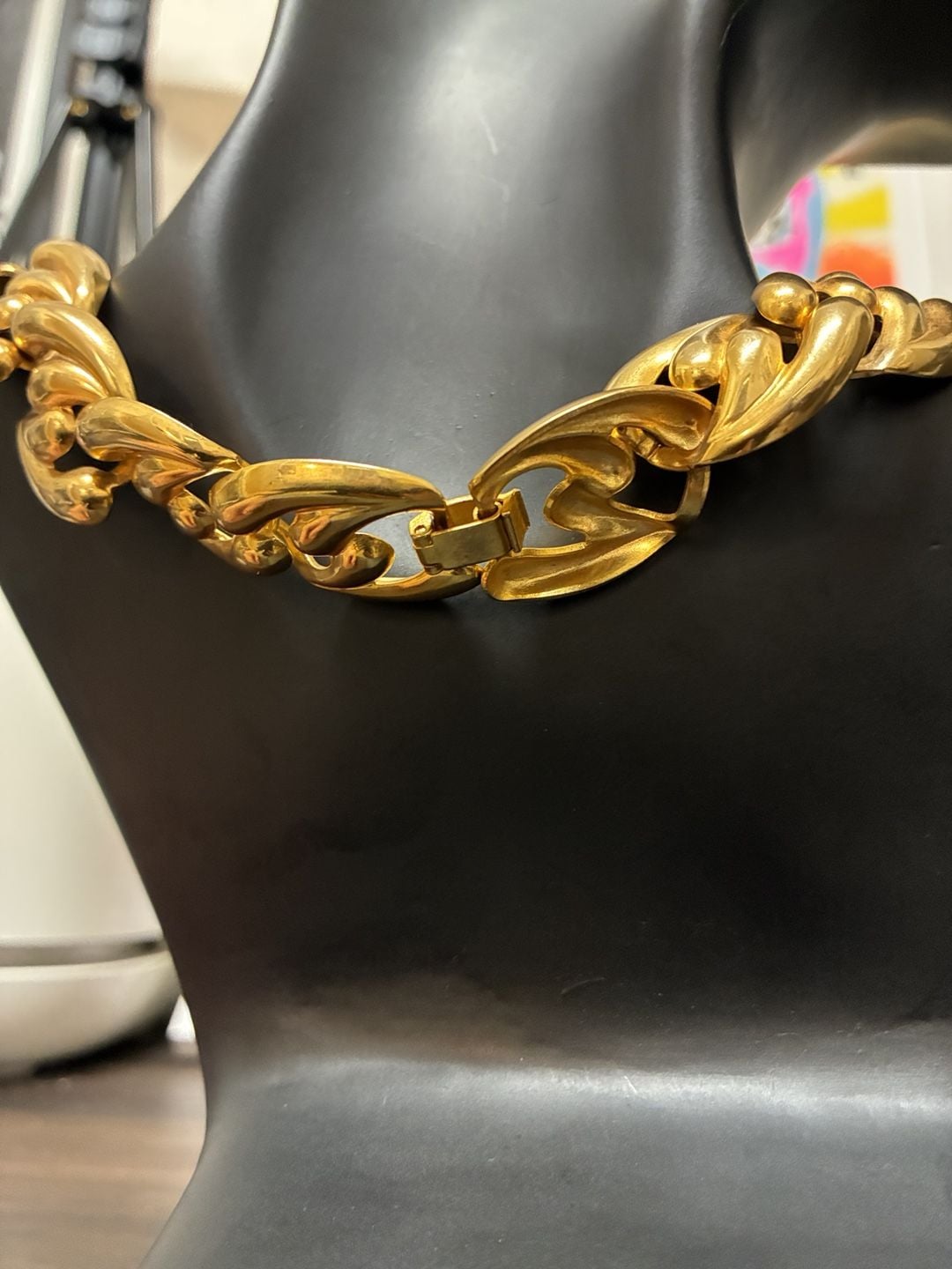 Vintage 1980s Chunky Gold Tone Statement Link Choker Necklace 3