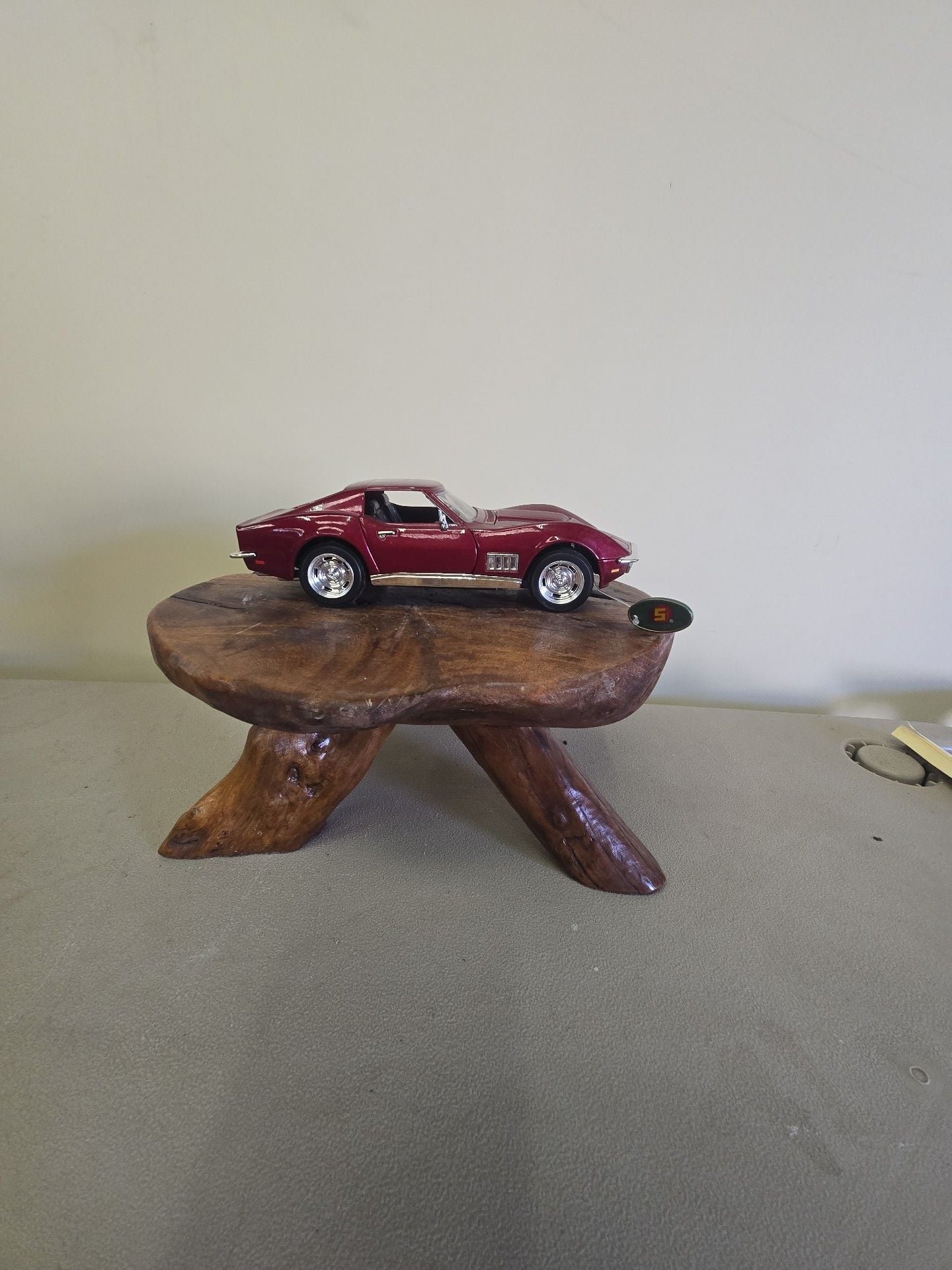 Sun Star 1968 Chevrolet Corvette Coupe Diecast Model Red 1