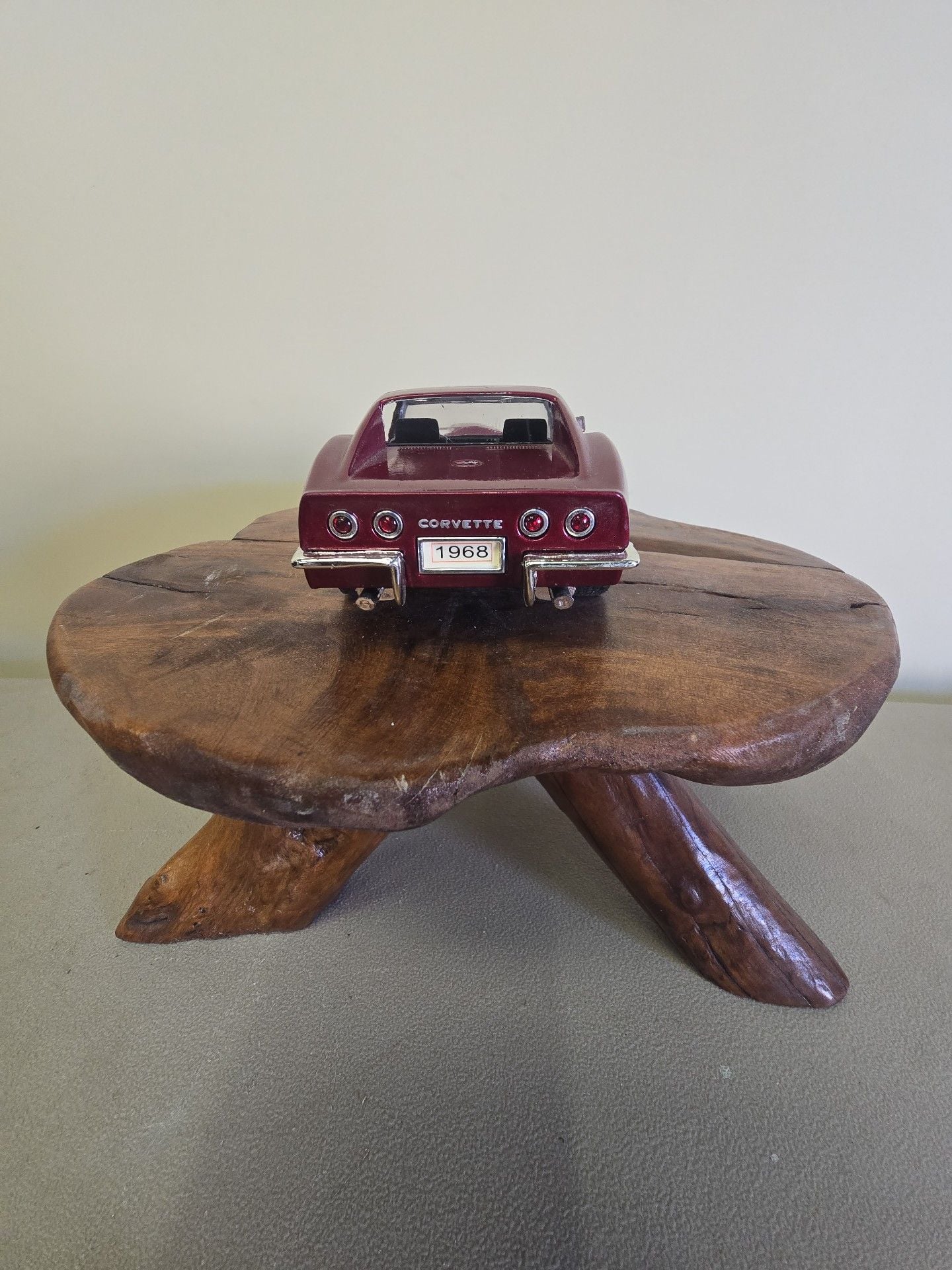 Sun Star 1968 Chevrolet Corvette Coupe Diecast Model Red 2