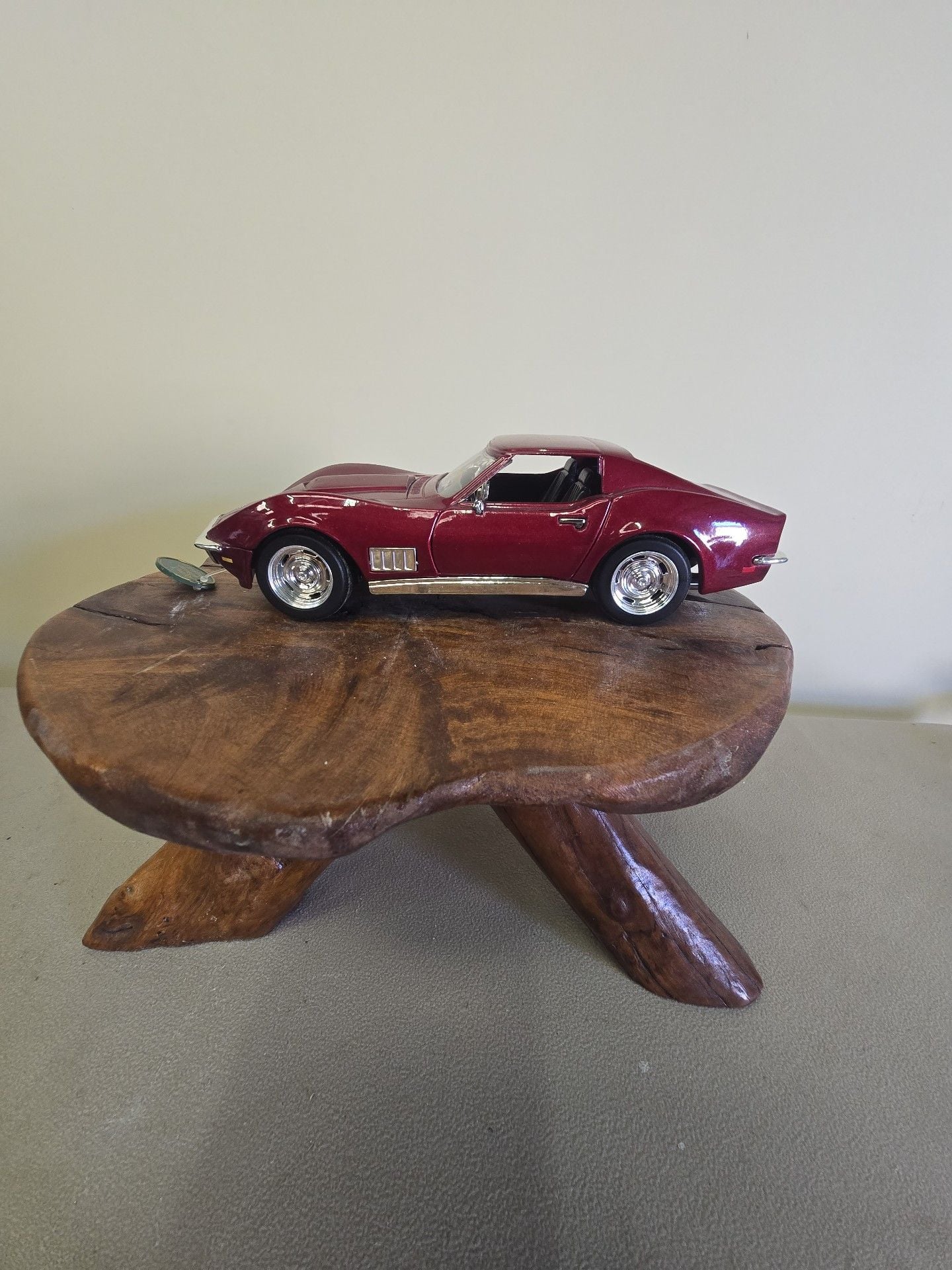 Sun Star 1968 Chevrolet Corvette Coupe Diecast Model Red 3