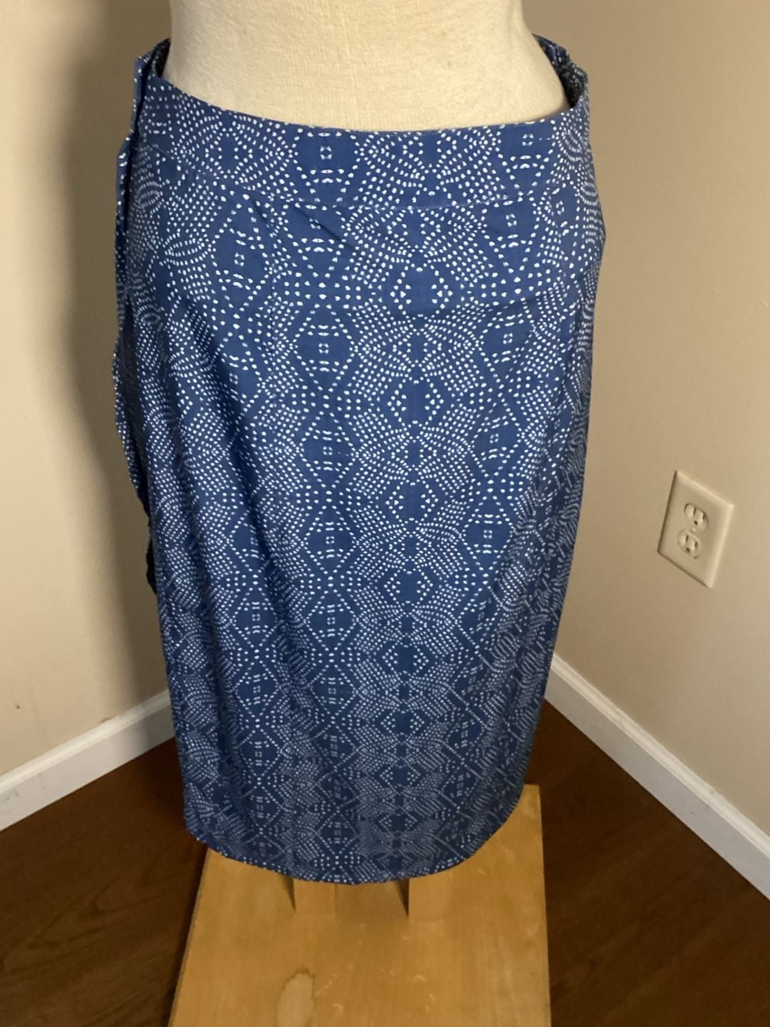 Rip Skirt Hawaii Skirt Size Small Blue White Pattern Wrap 4