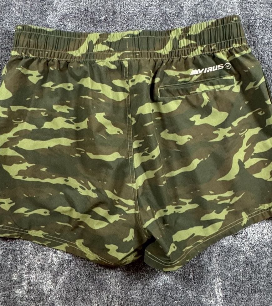 Men’s Virus Action Shorts Size Medium Green Camo Athletic 3