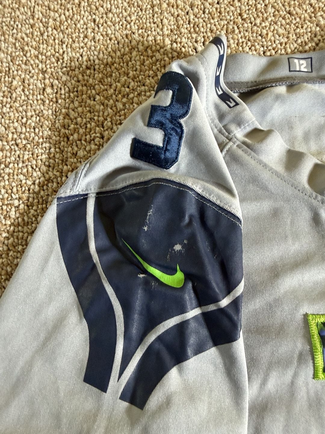 Nike Russell Wilson Seattle Seahawks NFL Jersey Size 12 Gray 7